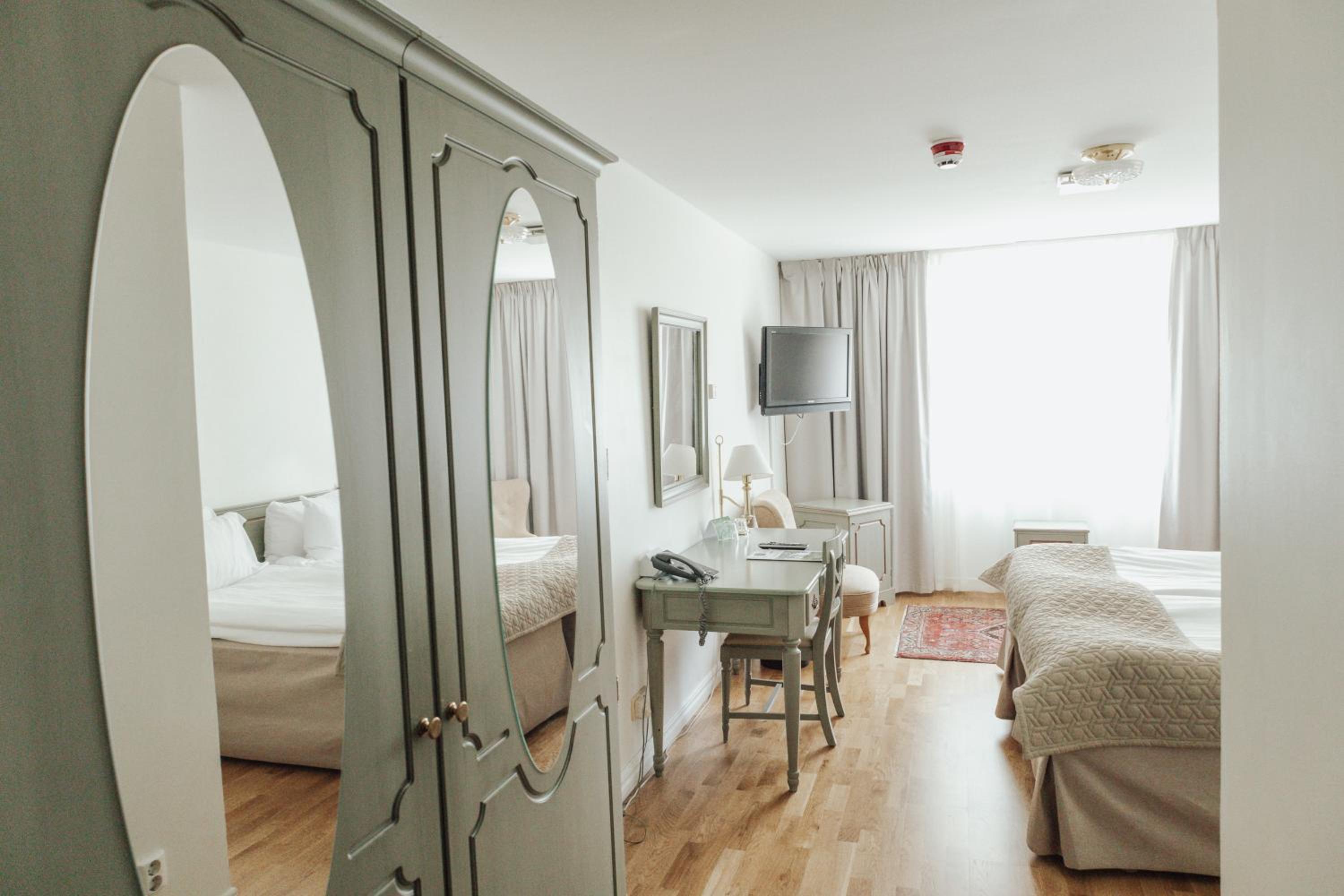 Twin Room - Photo 2
