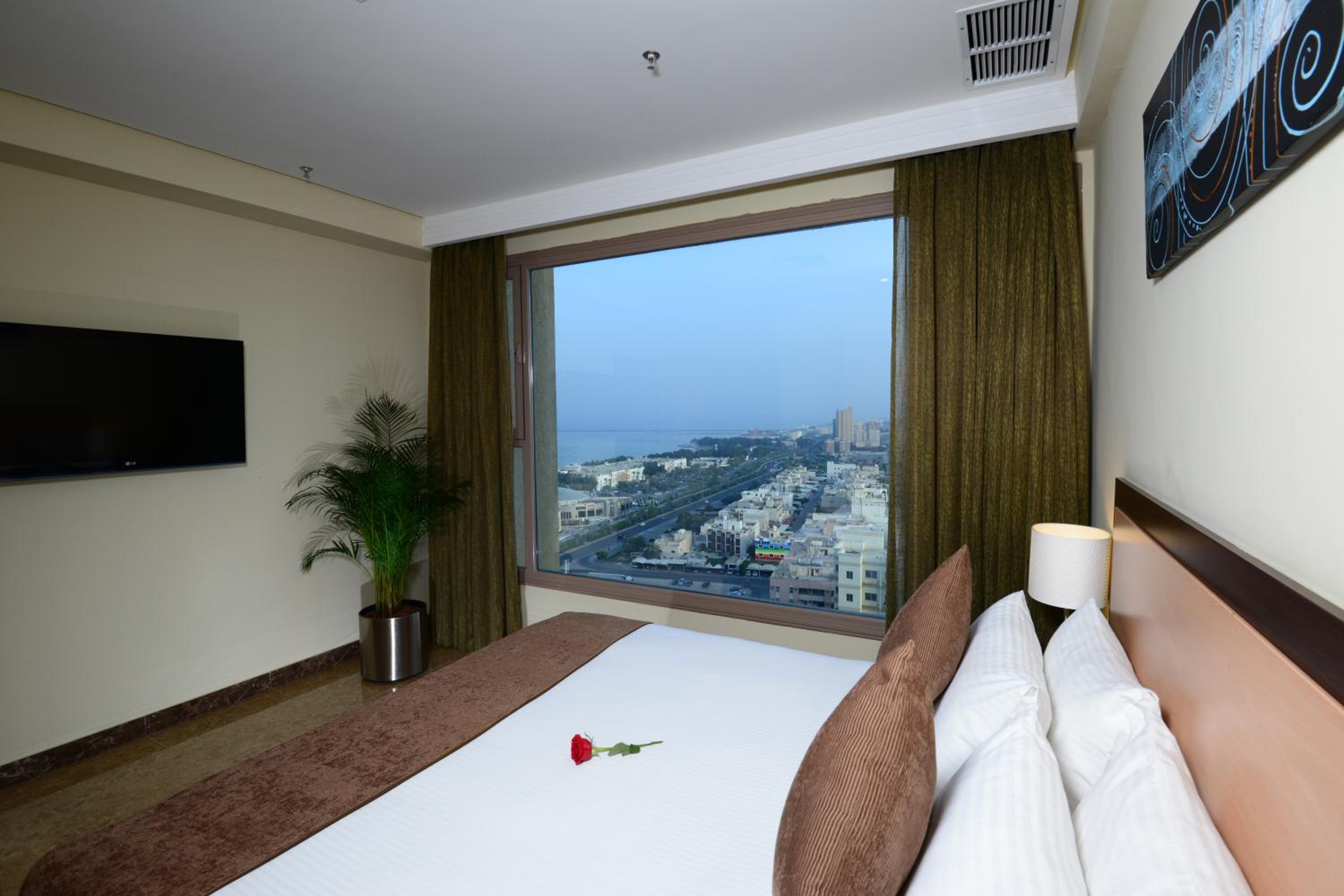 One-Bedroom King Apartment with Kitchenette and Sofa - Non-Smoking