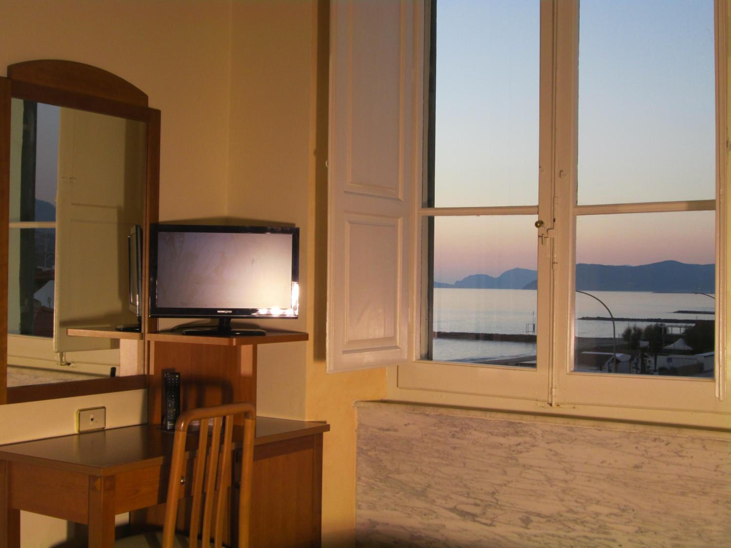 Double Room with Front Sea View photo 3