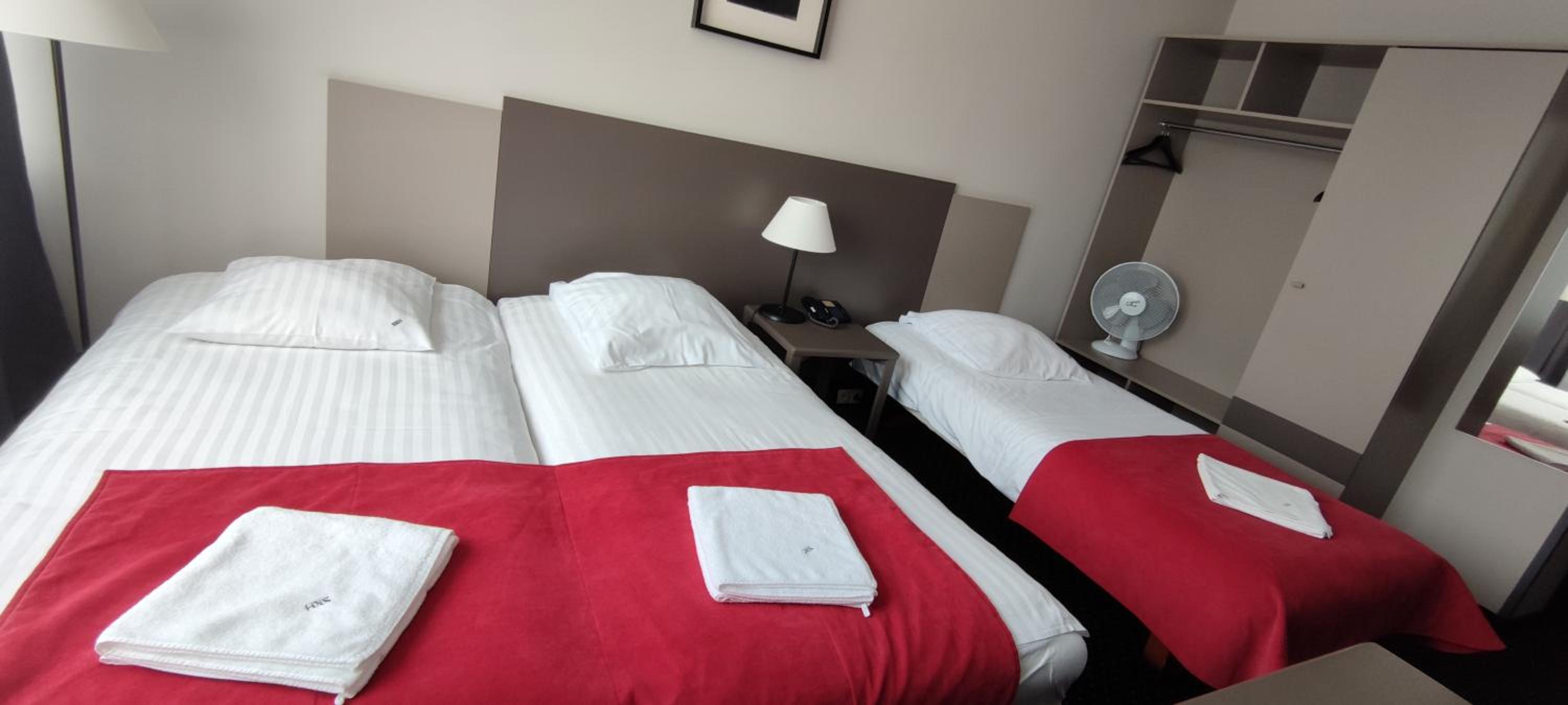 Double or Twin Room - Photo 7