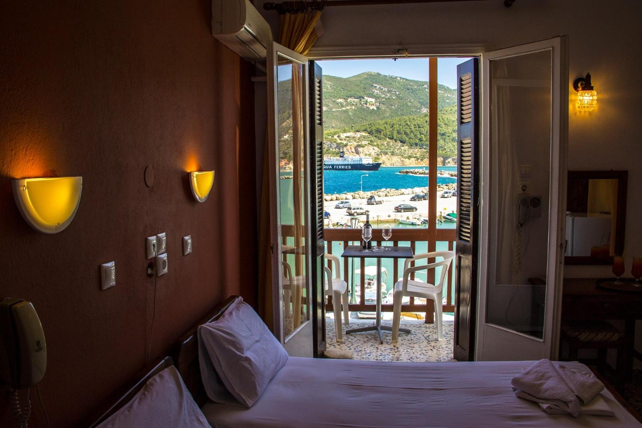 Standard Double or Twin Room with Sea View photo 3
