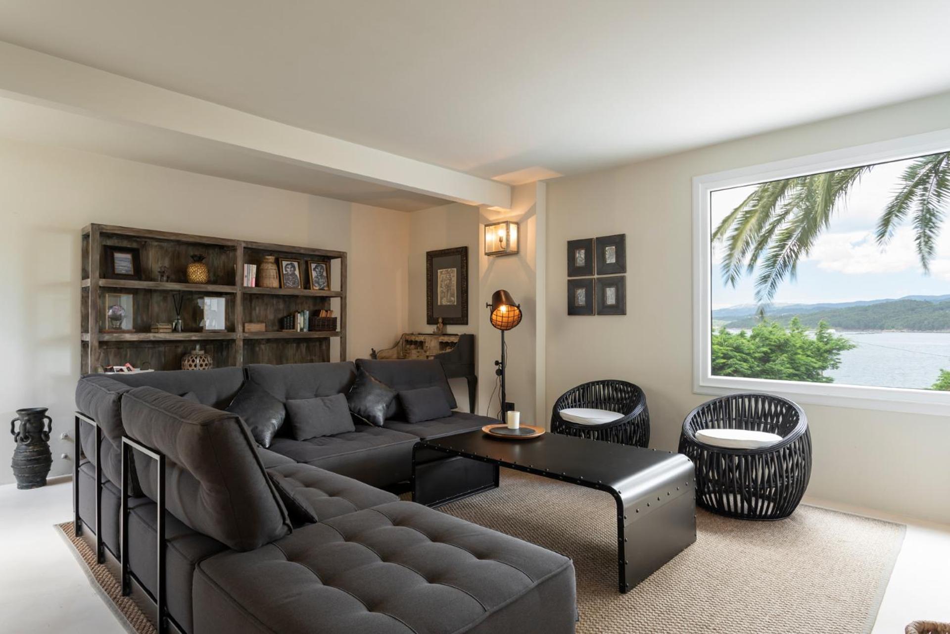 Three-Bedroom Villa photo 2
