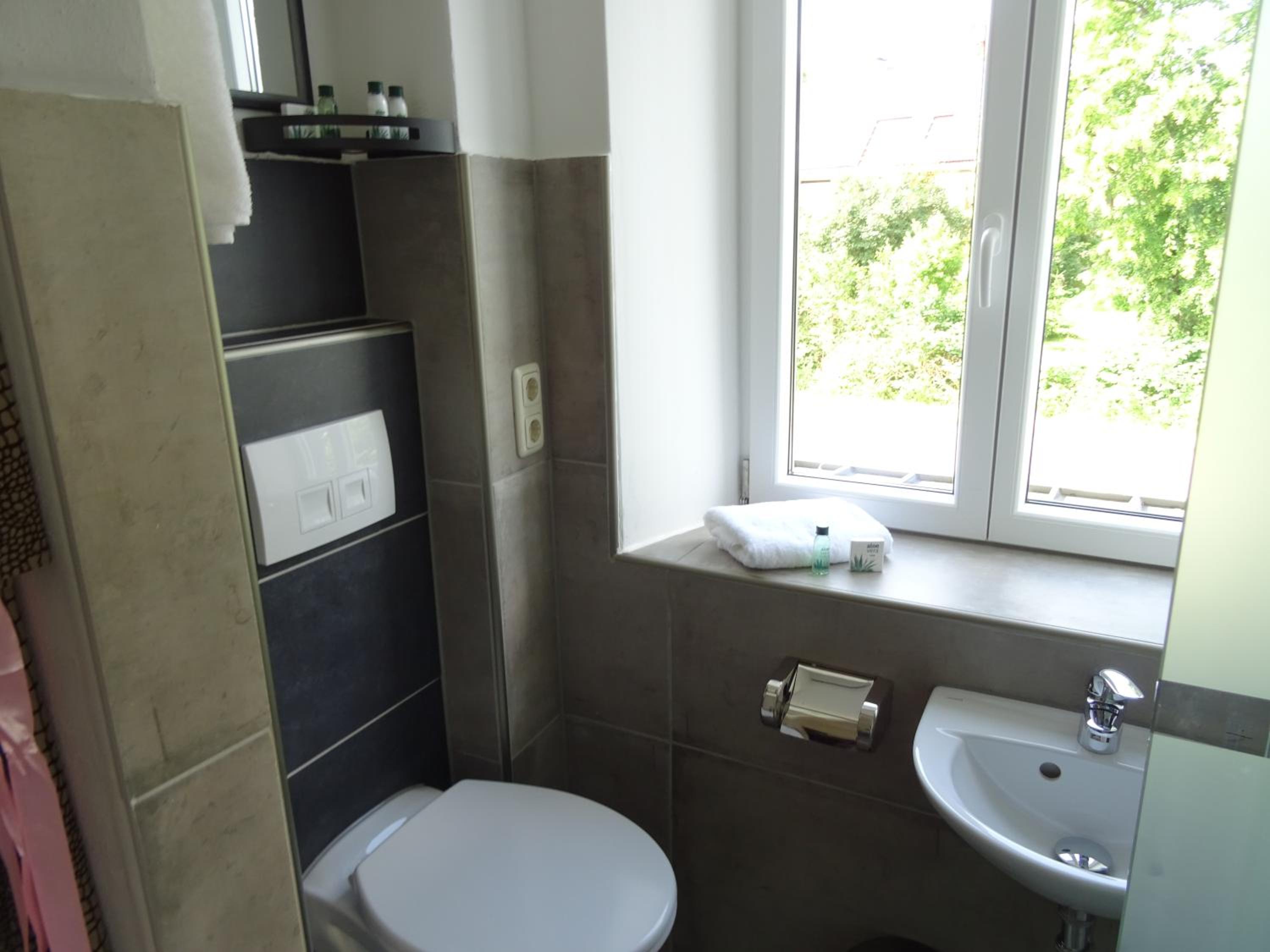 Triple Room with Balcony - Photo 8