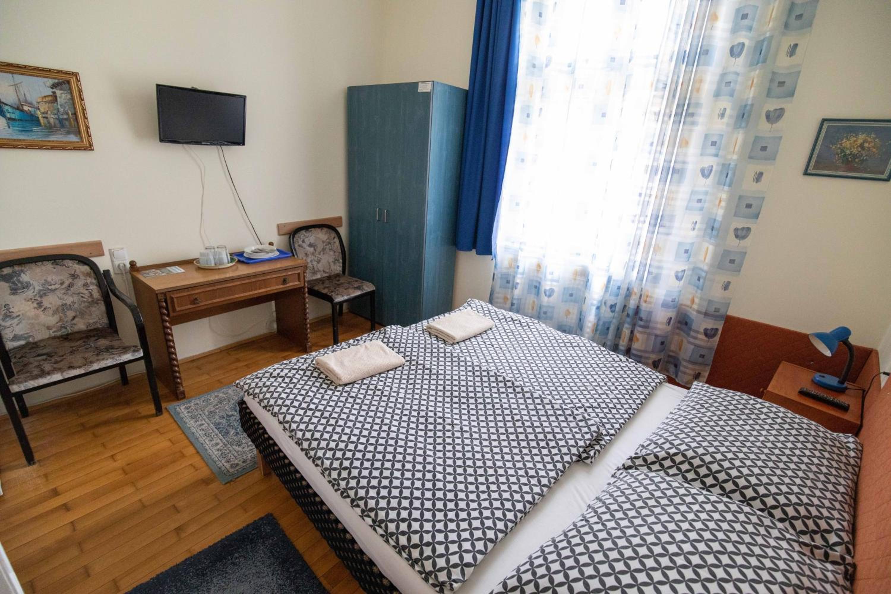 Standard Double or Twin Room photo 2