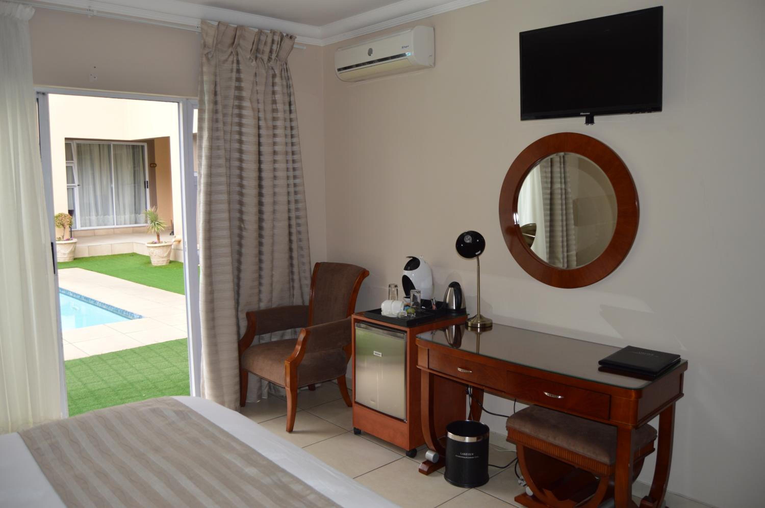 Luxury Paraplegic Friendly Room photo 2