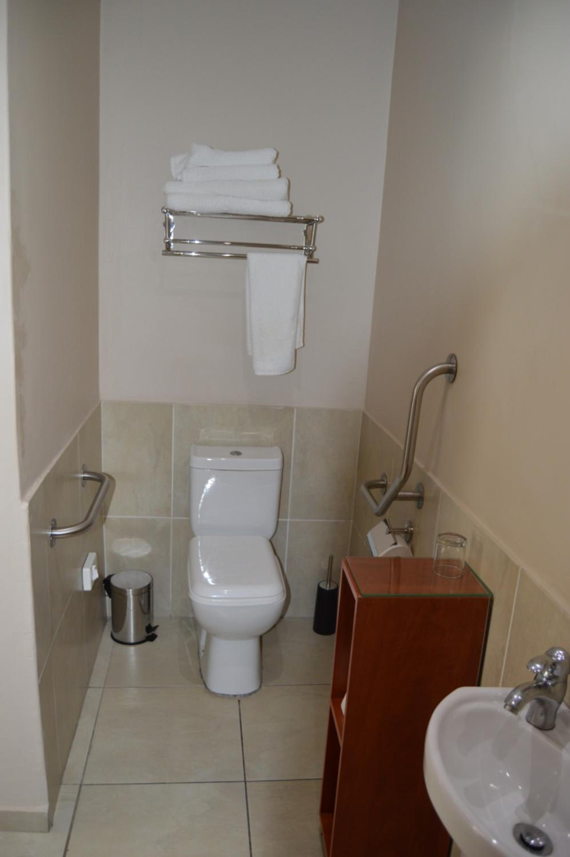 Luxury Paraplegic Friendly Room photo 2