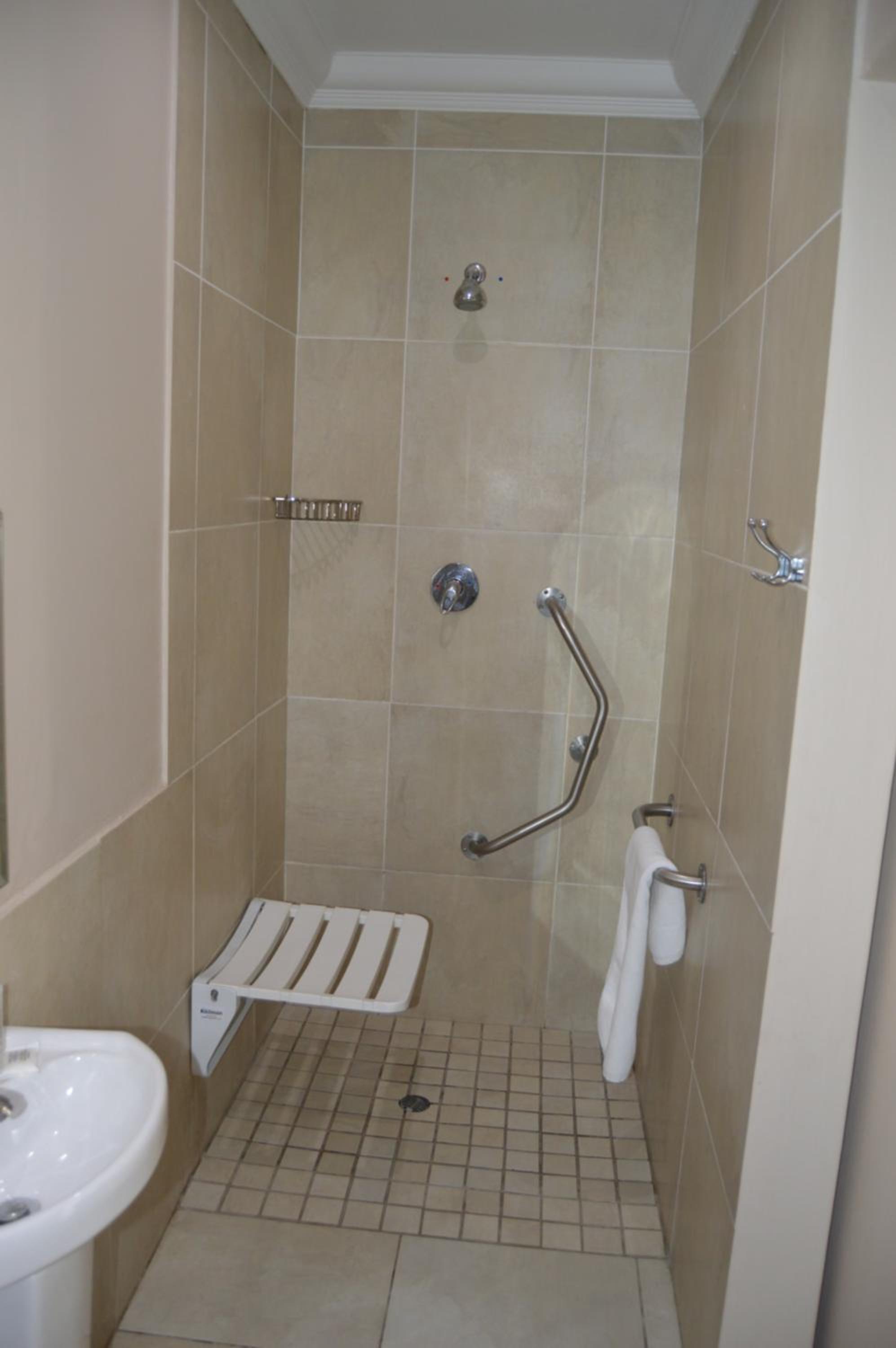 Luxury Paraplegic Friendly Room photo 3