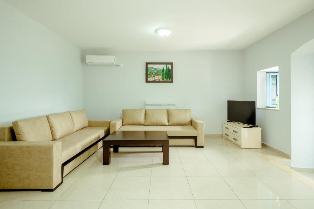 Family Room with Garden View photo 3