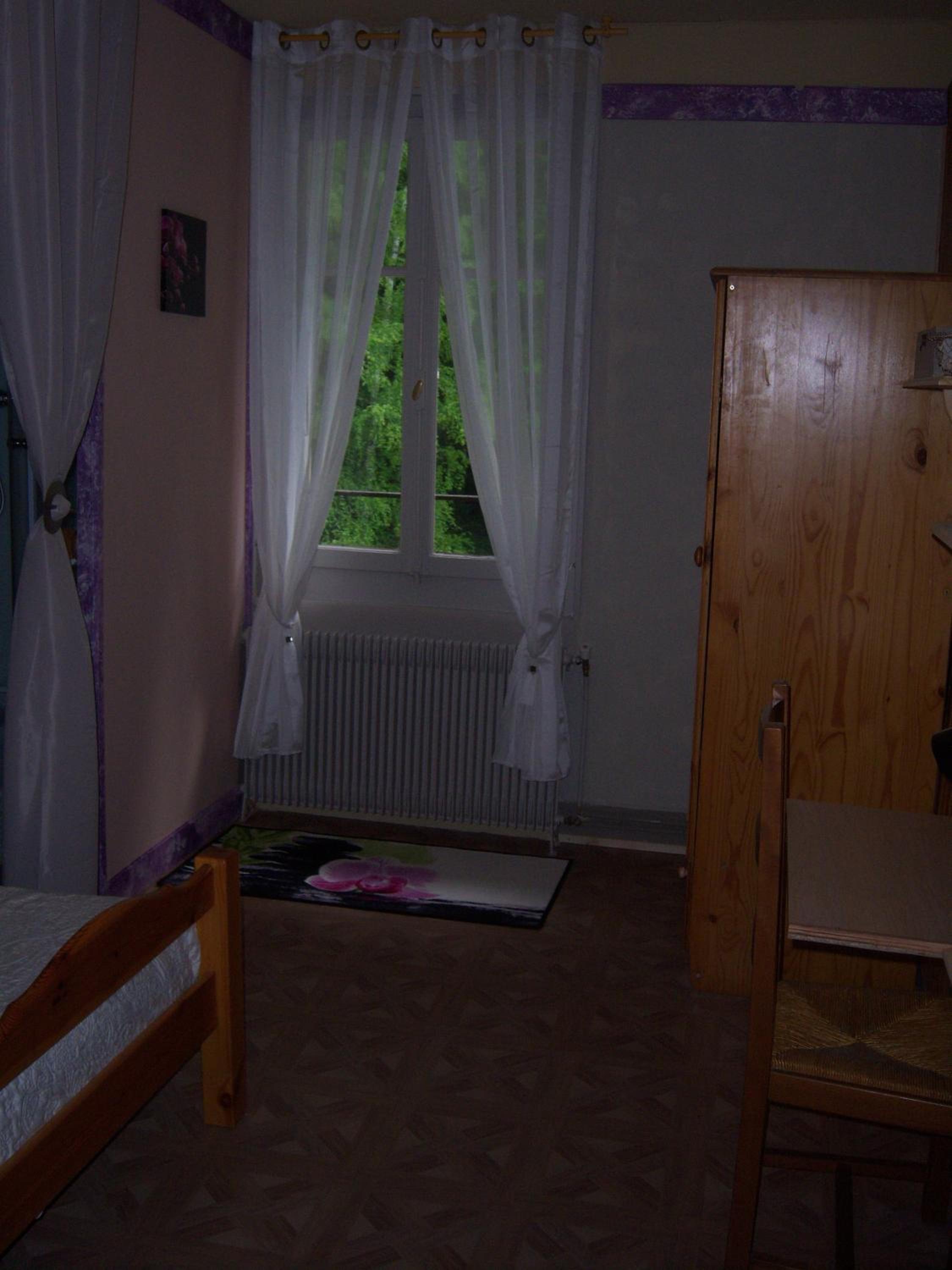 Twin Room with Private Bathroom - Photo 4