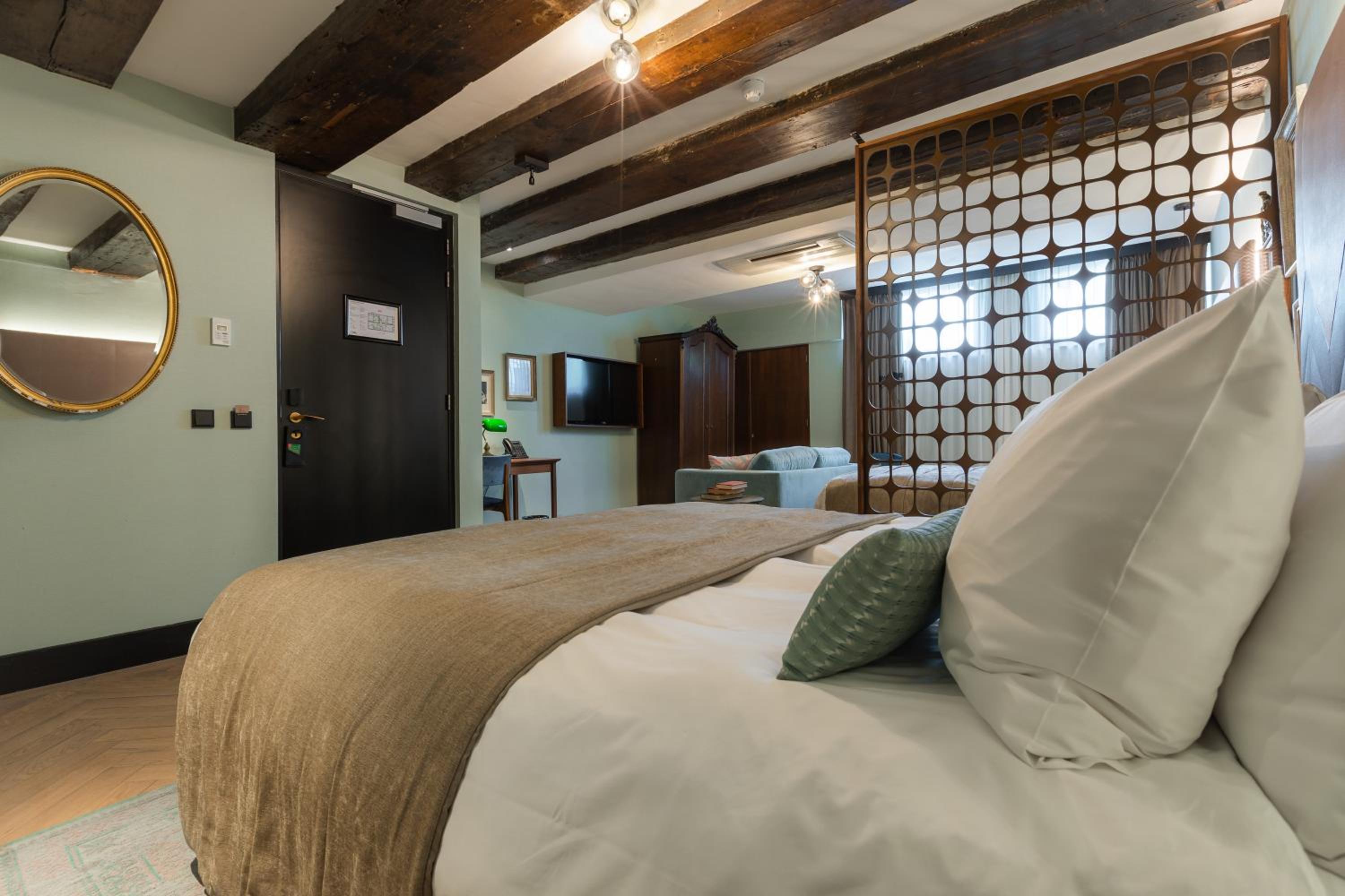 Suite - Semi-Basement