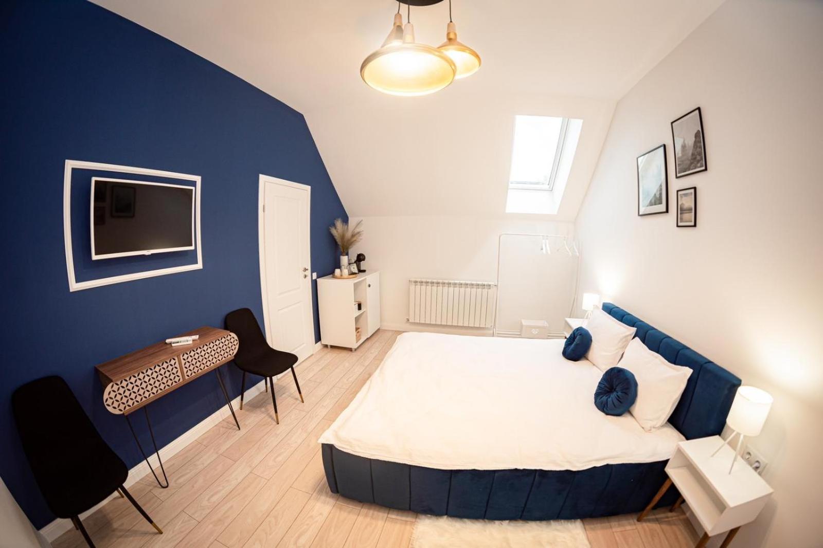 Double Room with Private Bathroom - Photo 1