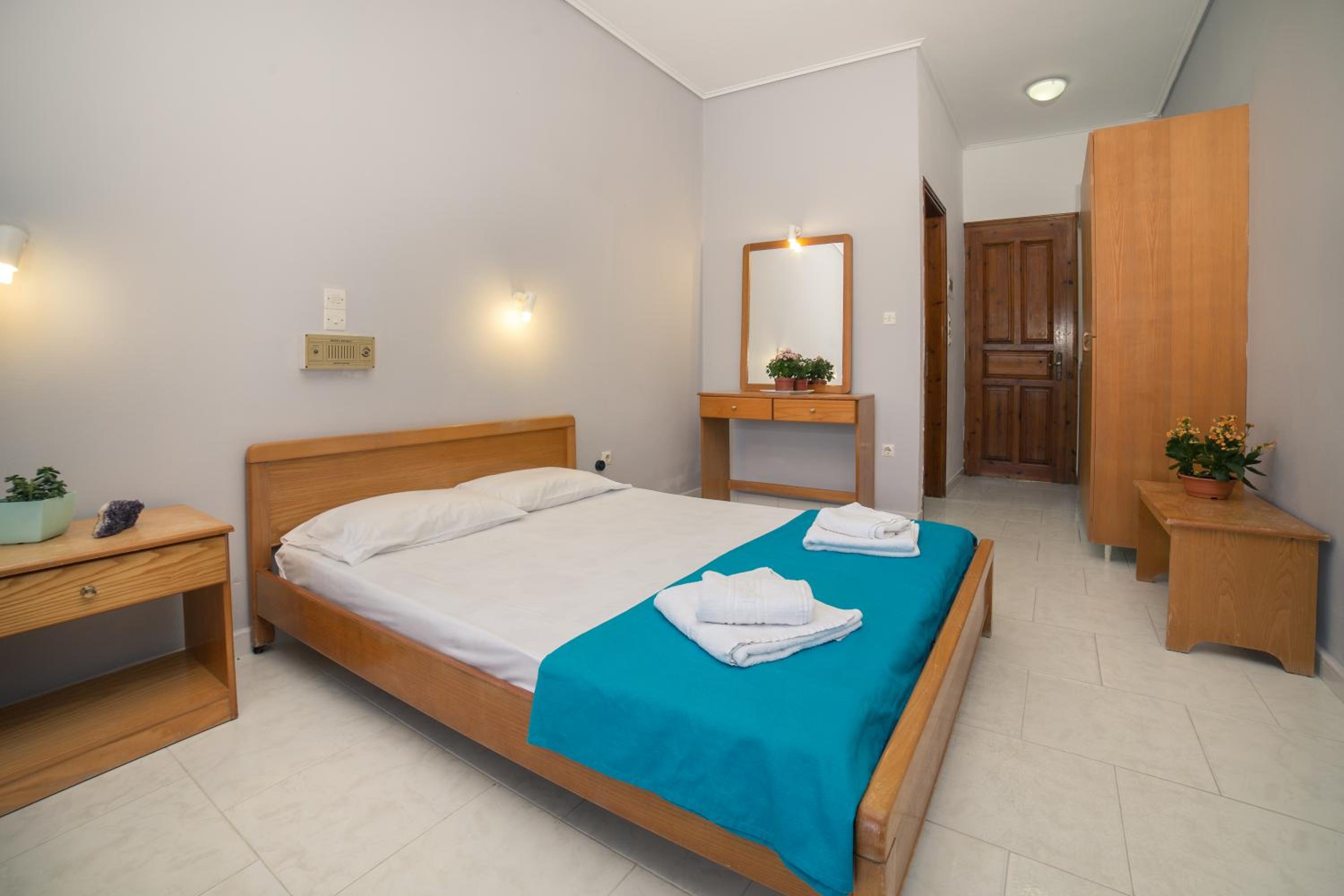 Economy Double Room photo 3