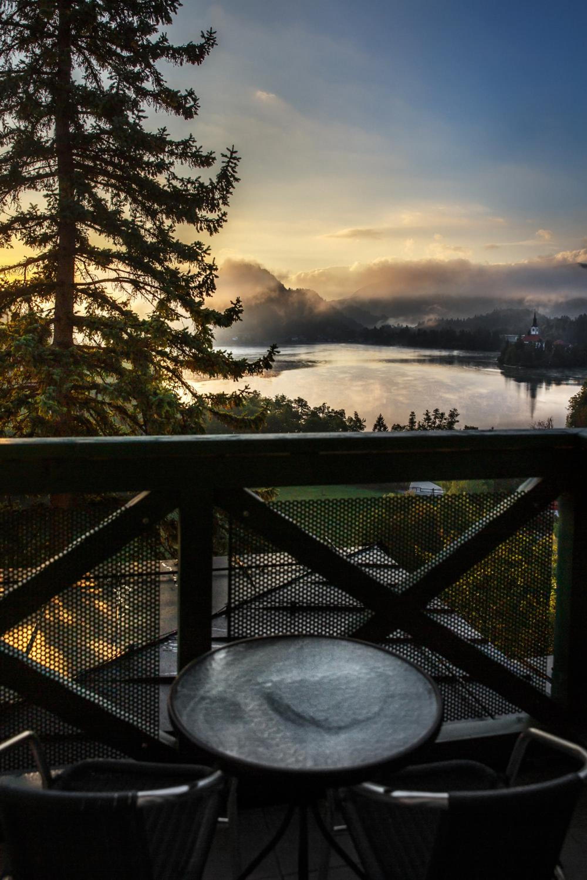 Deluxe Double or Twin Room with Lake View - Photo 3