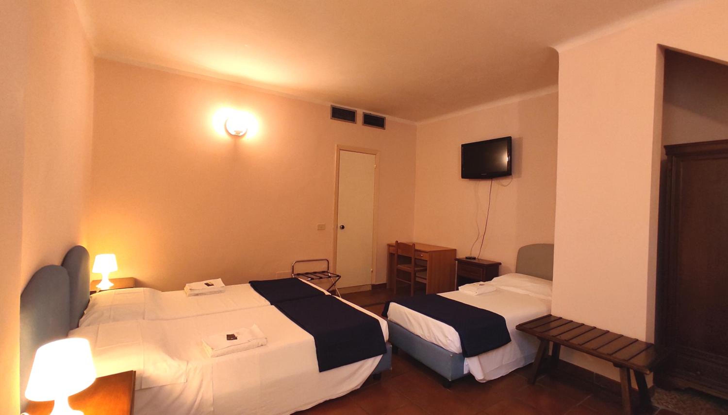 Economy Quadruple Room with Garden View photo 1