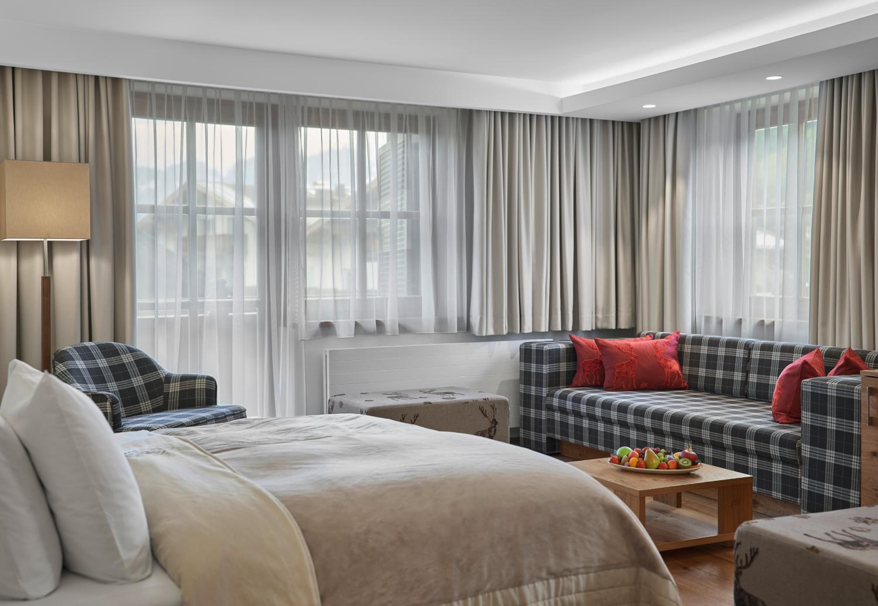 Junior Suite with Balcony - Photo 2