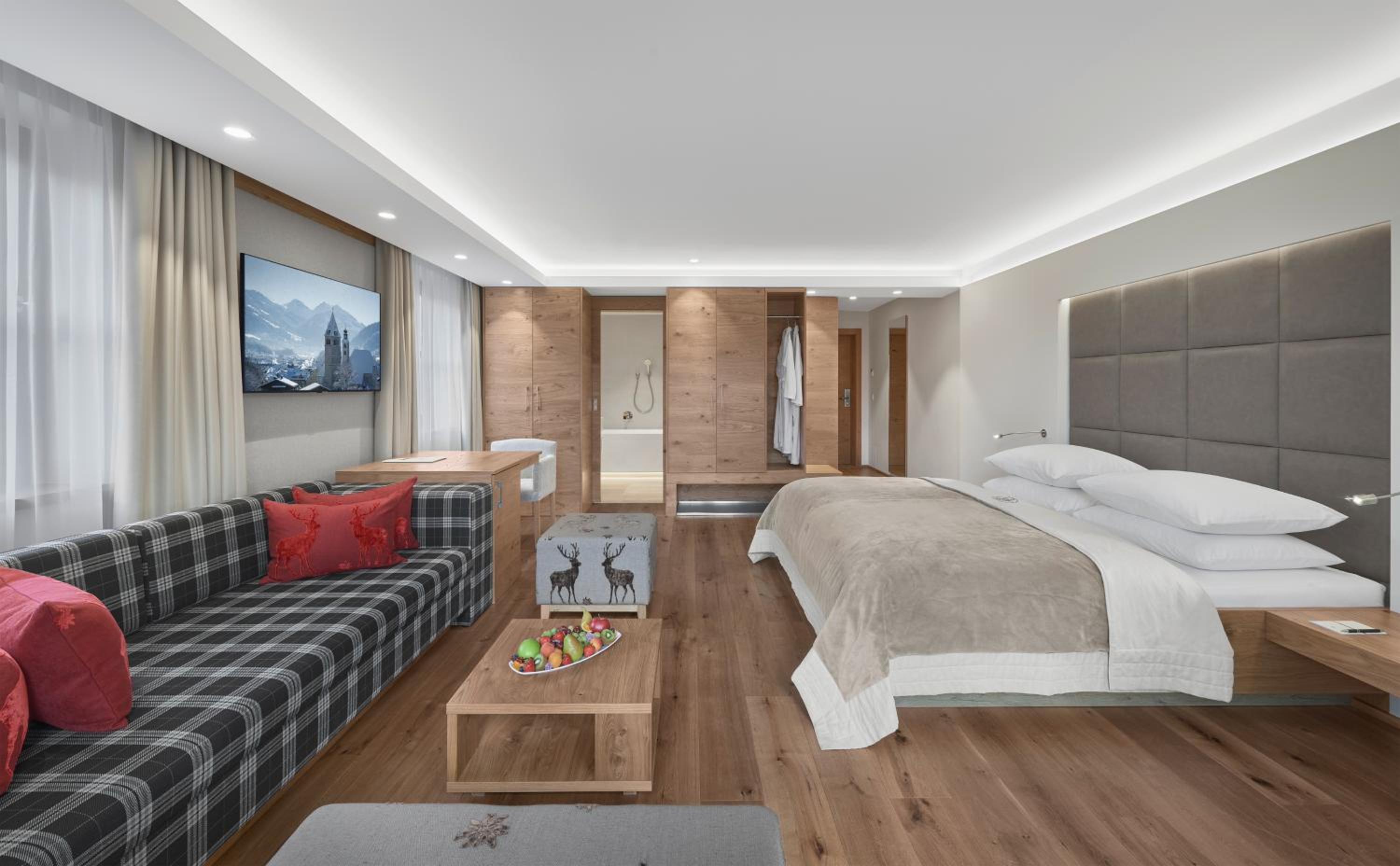 Junior Suite with Balcony - Photo 1