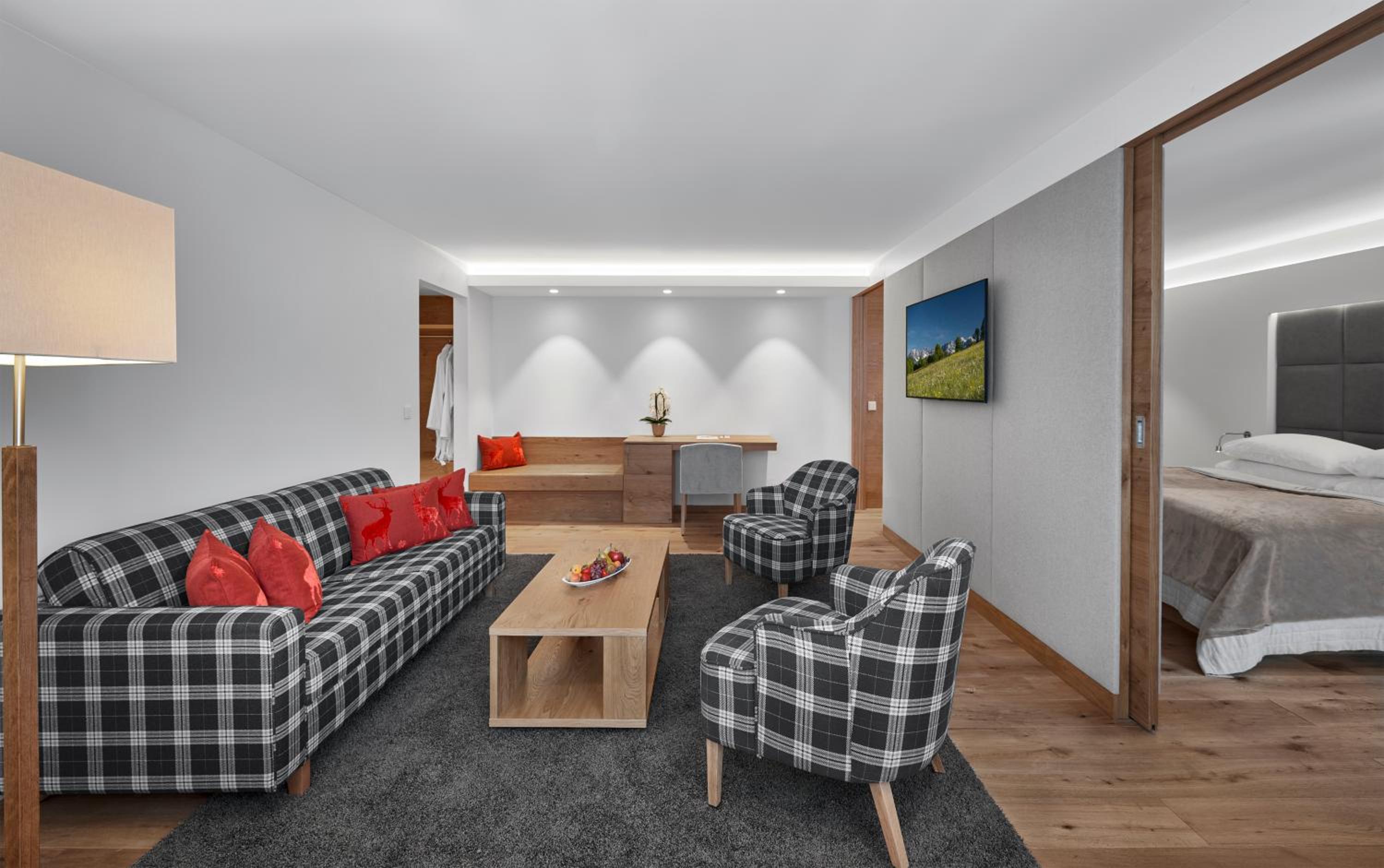 Suite - Photo 2