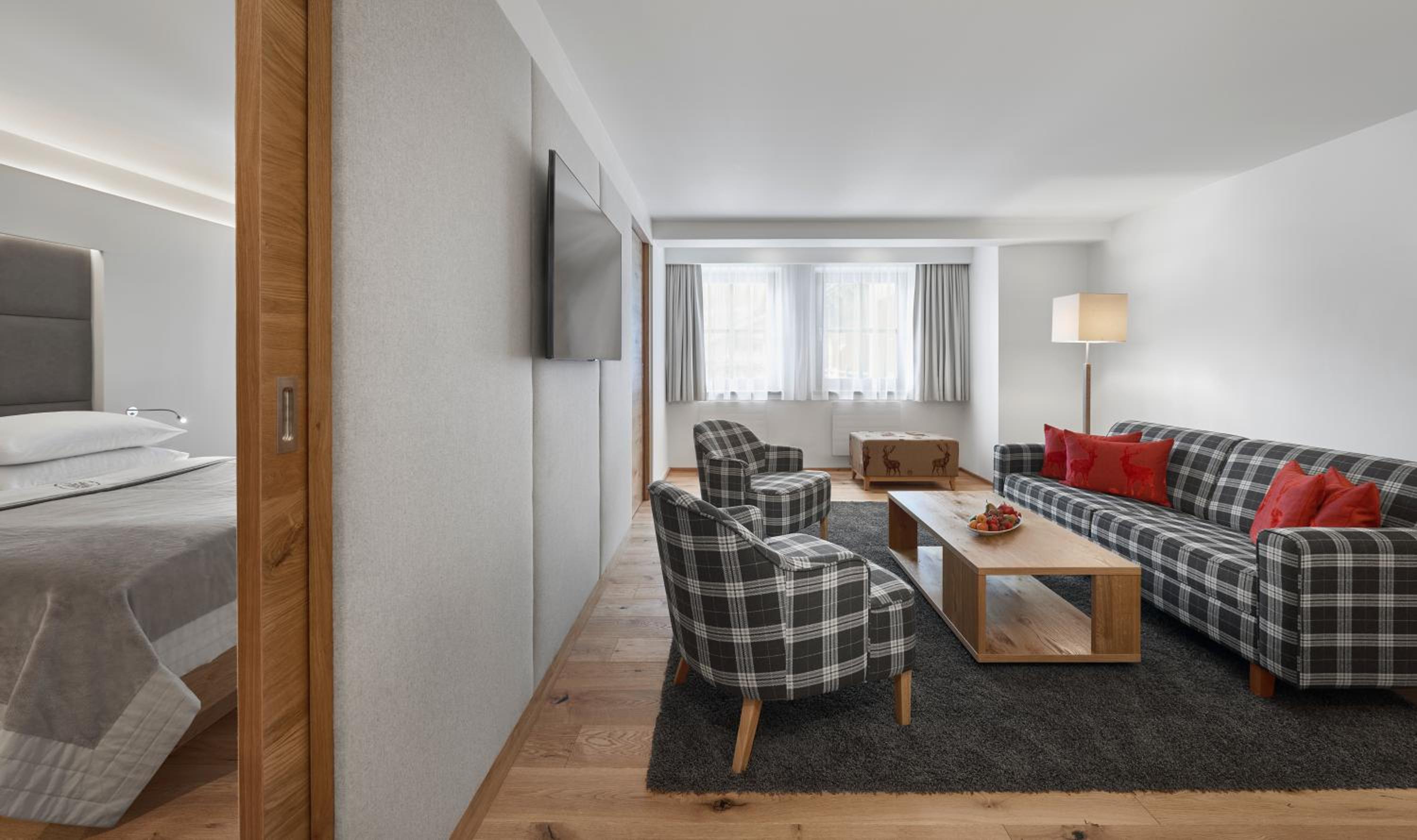 Suite - Photo 3