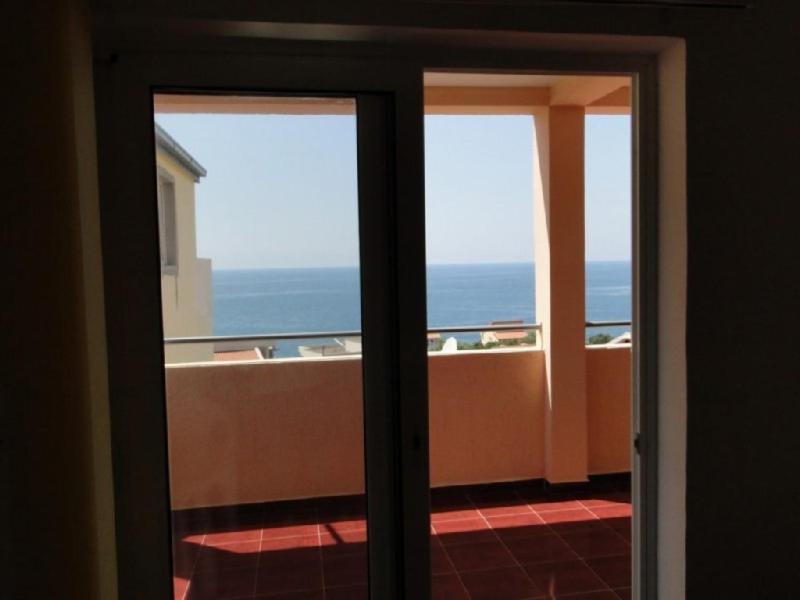 One-Bedroom Apartment with Balcony and Sea View - Photo 48
