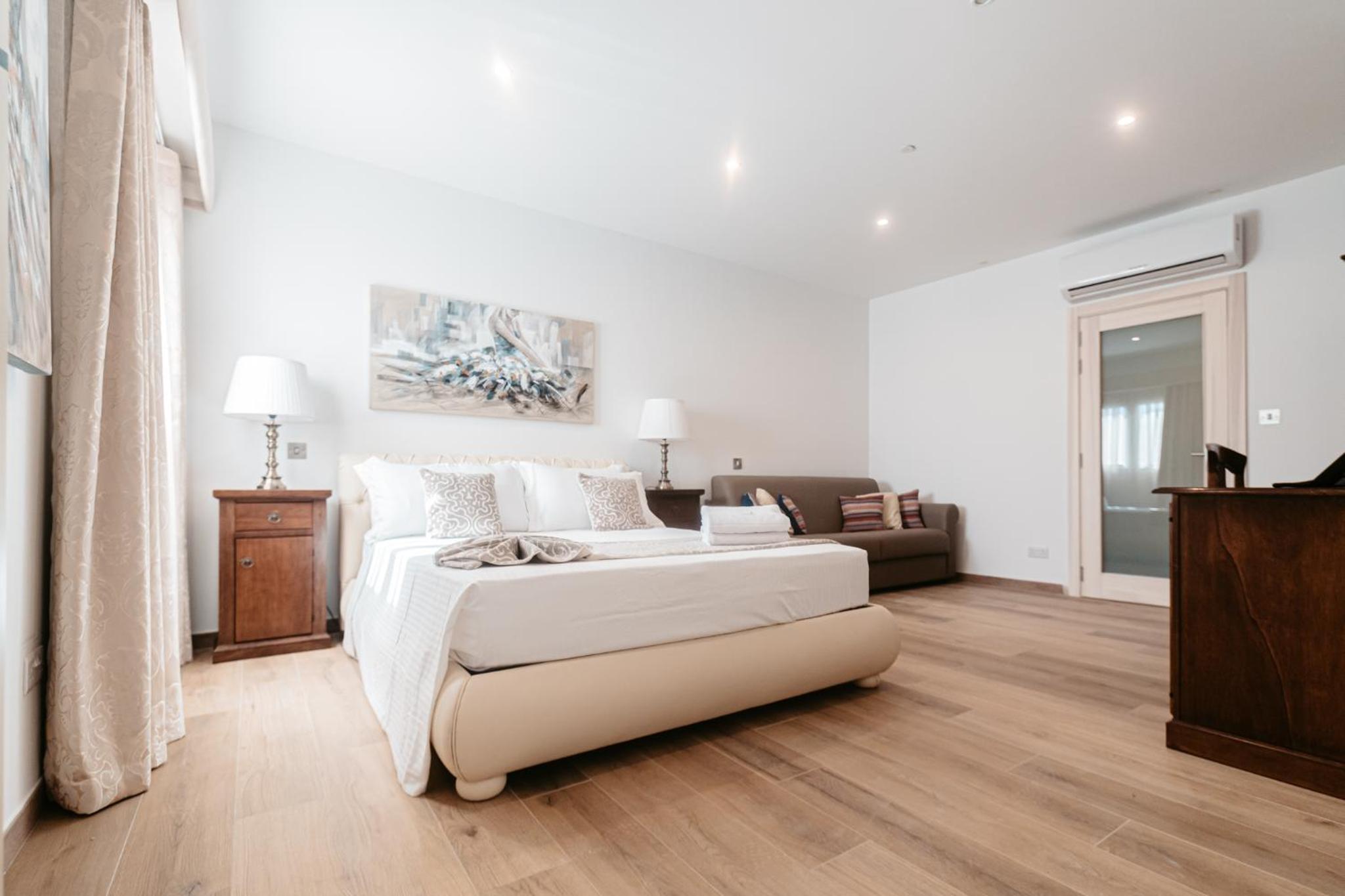 Executive Suite - Annex photo 2