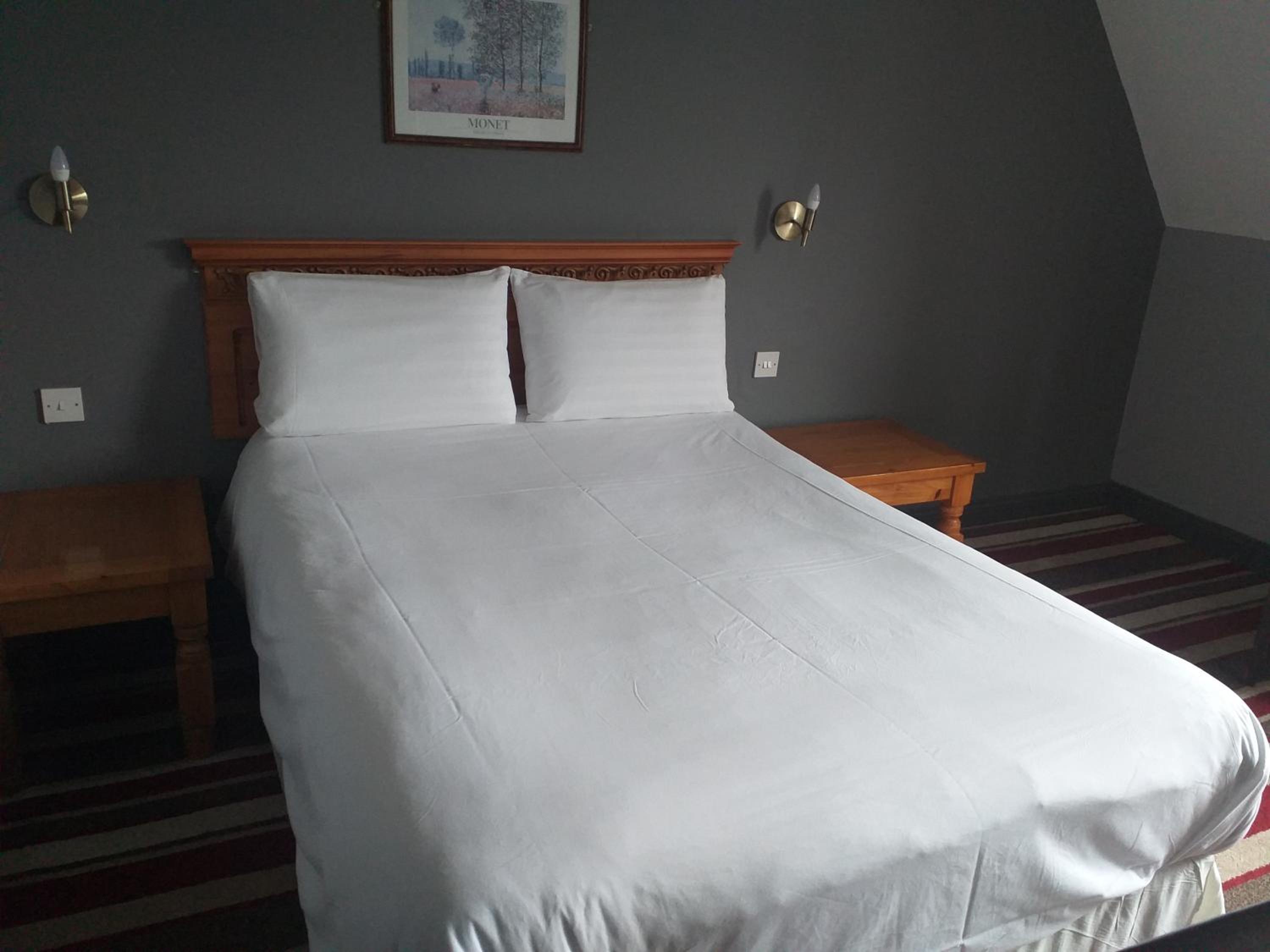 Double Room - Photo 6
