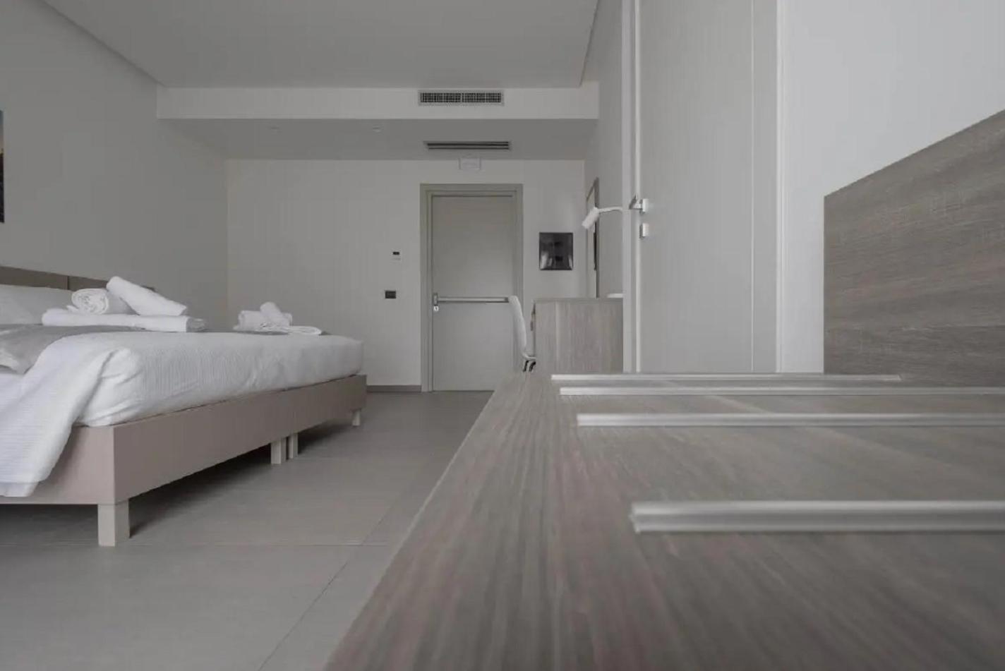 Double or Twin Room - Disability Access - Photo 6