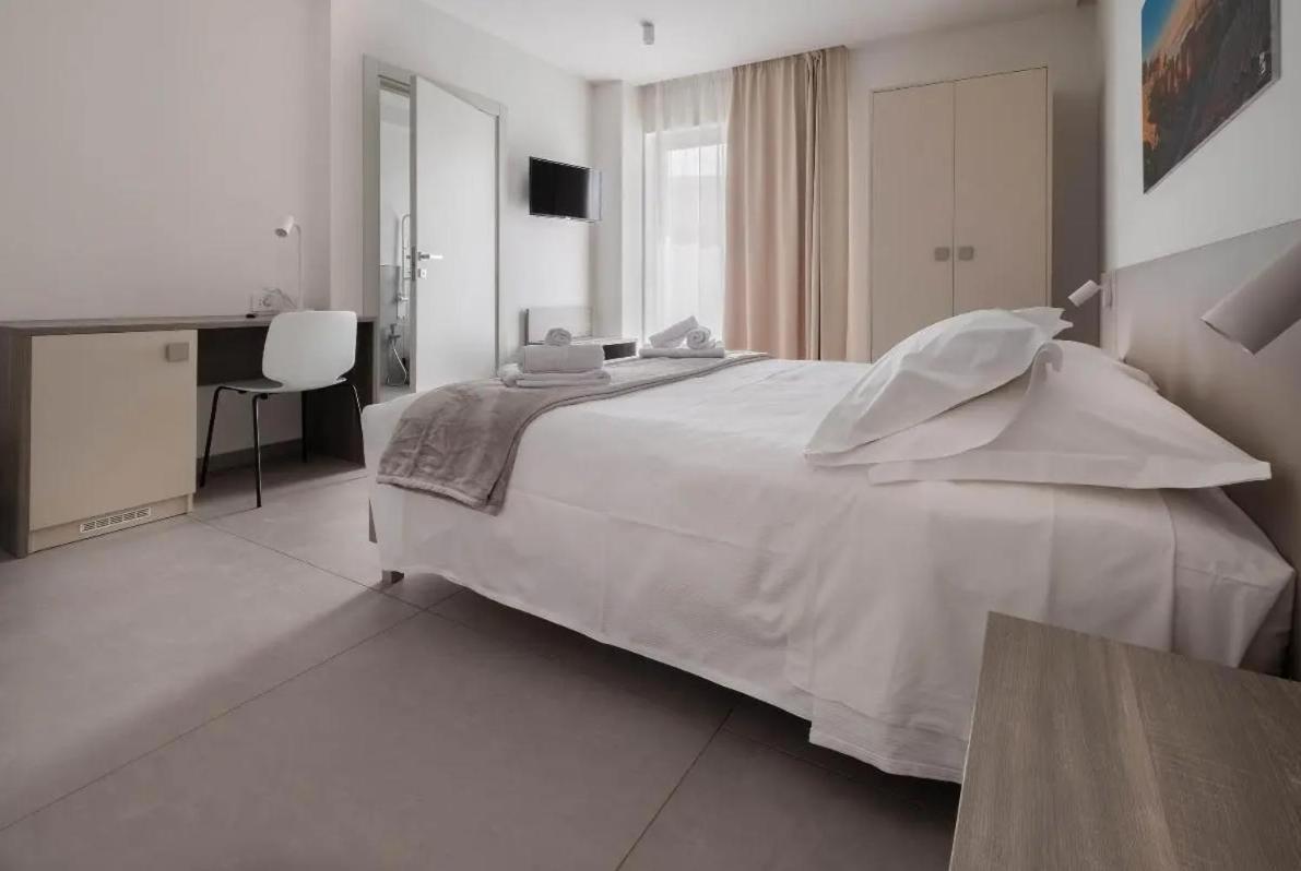 Double or Twin Room - Disability Access - Photo 7