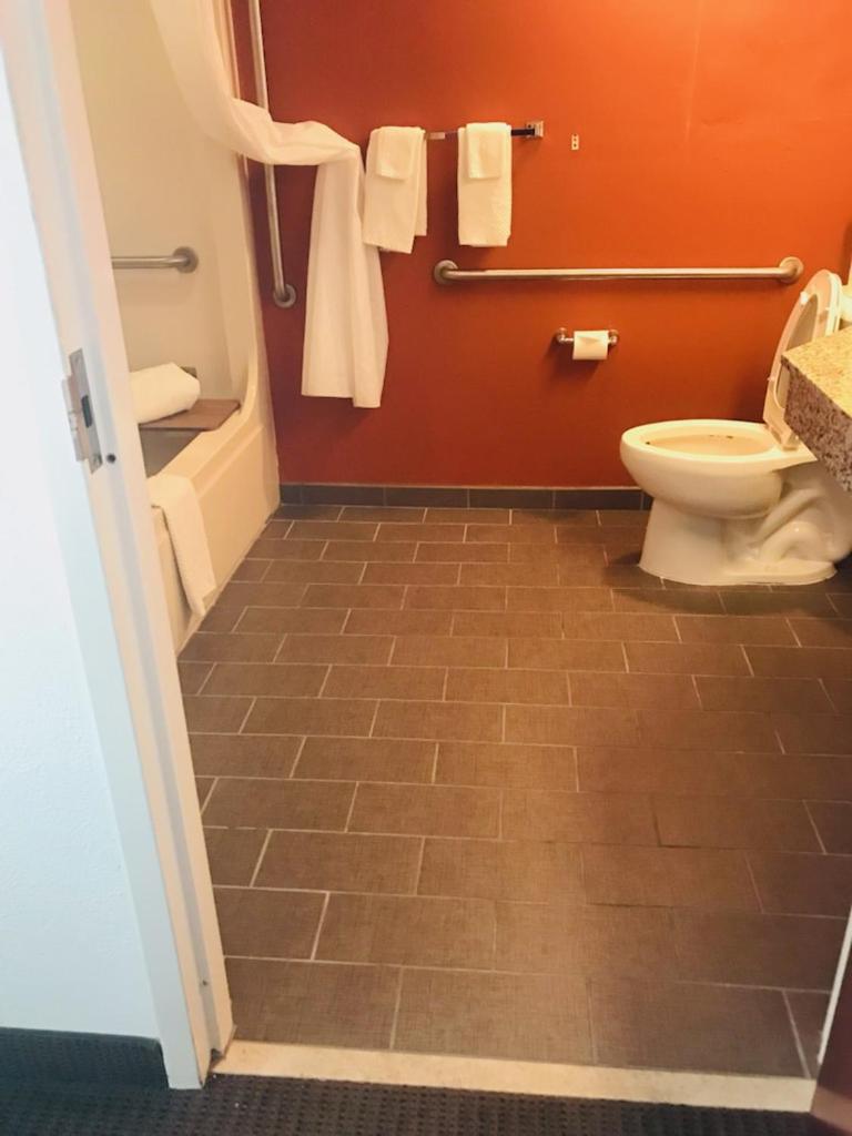 Queen Room - Accessible/Nonsmoking - Photo 4