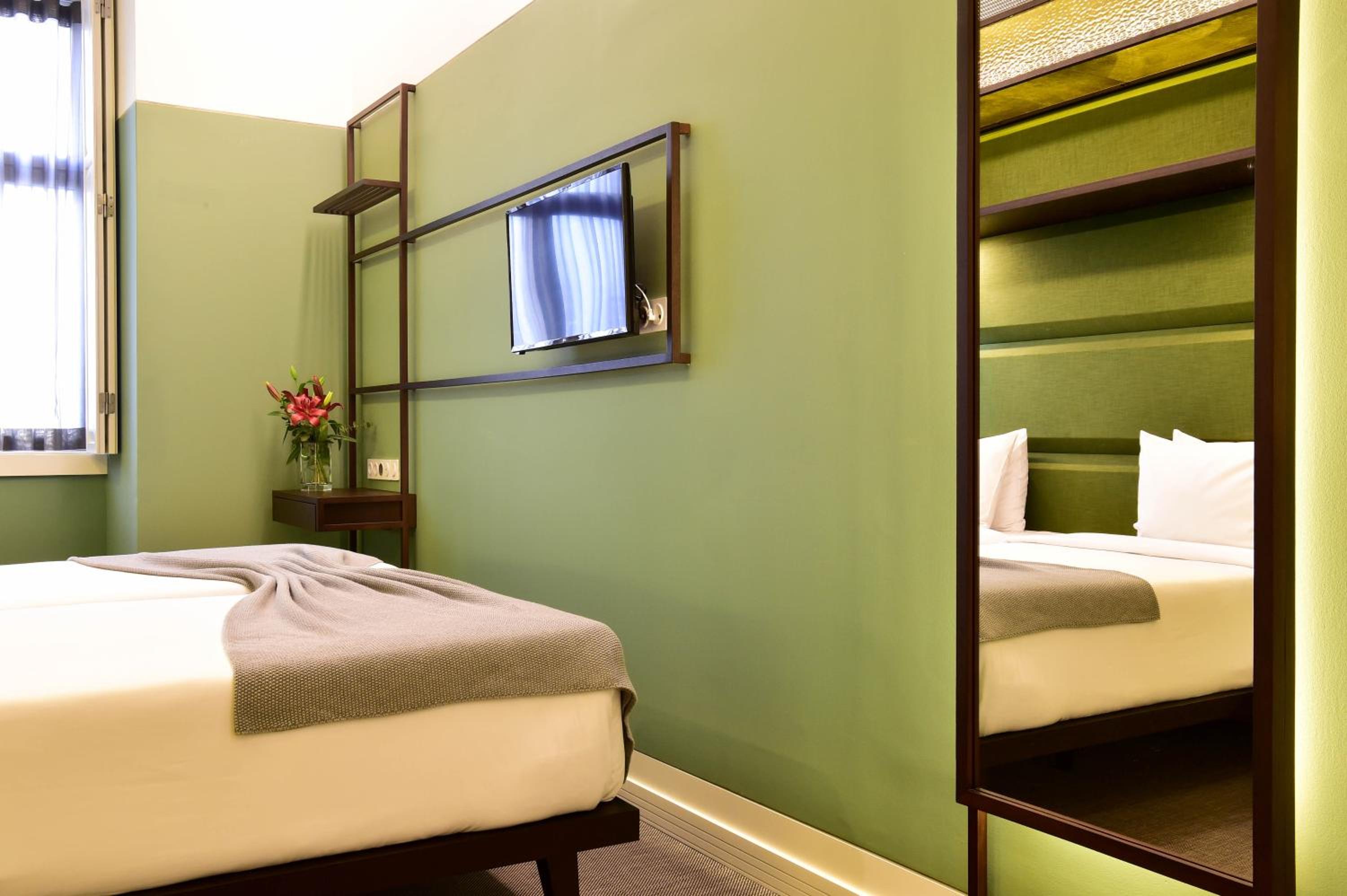 Twin Room thumbnail 5