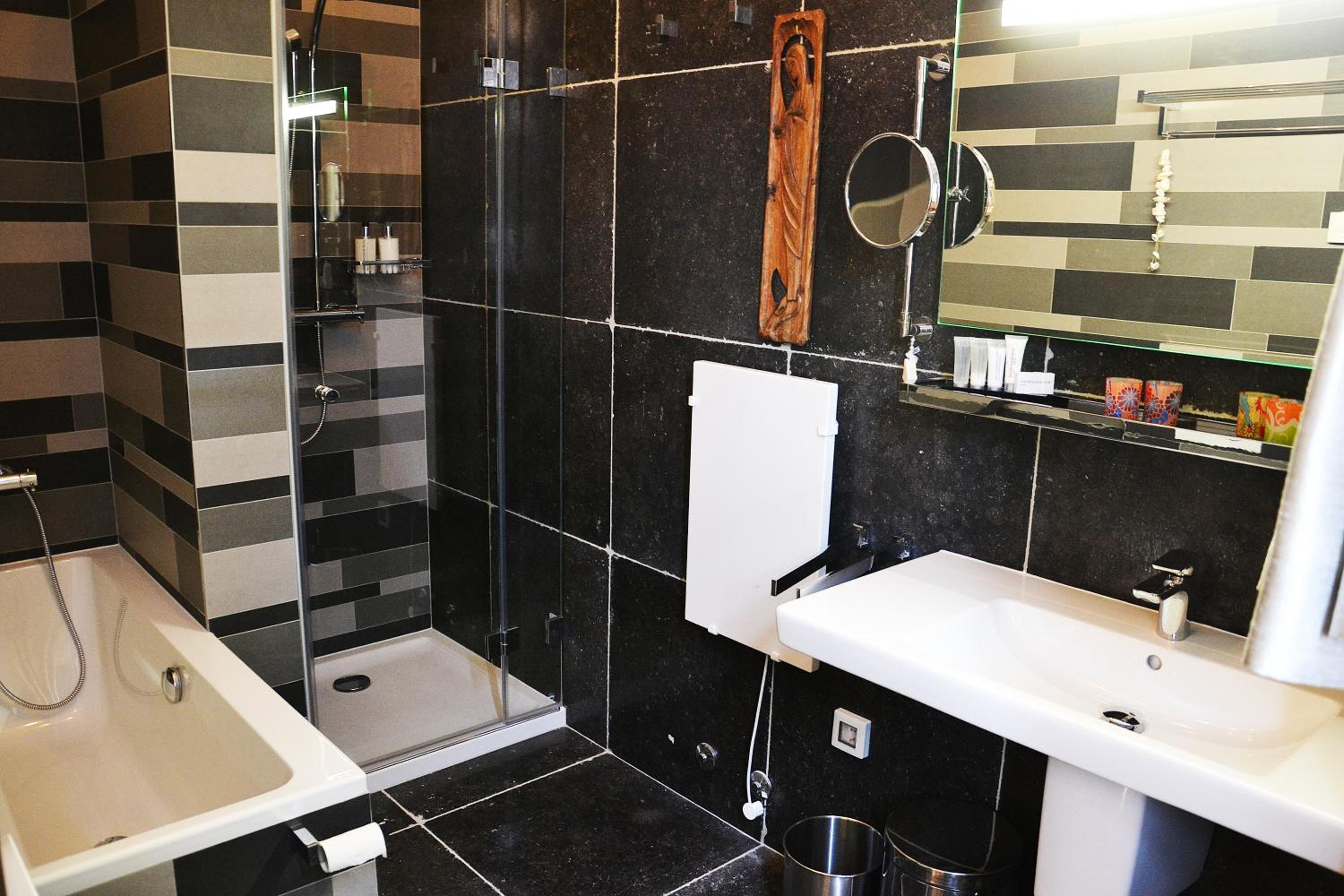 Double Room thumbnail 6