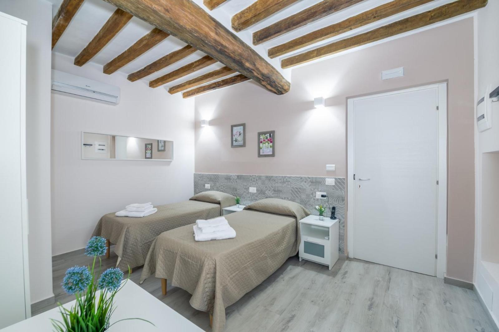 Double or Twin Room with Private Bathroom photo 1