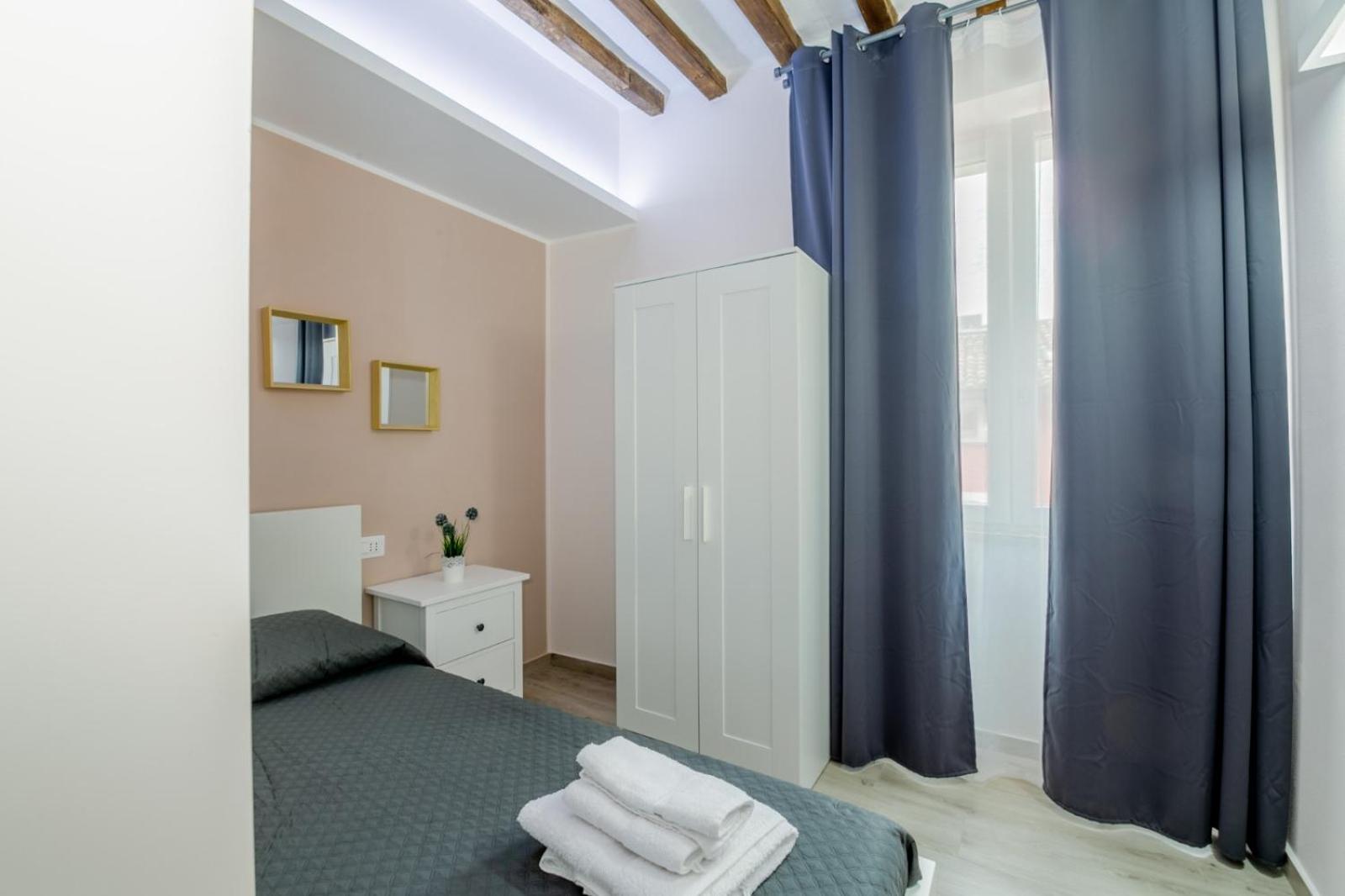 Single Room with Private Bathroom photo 1