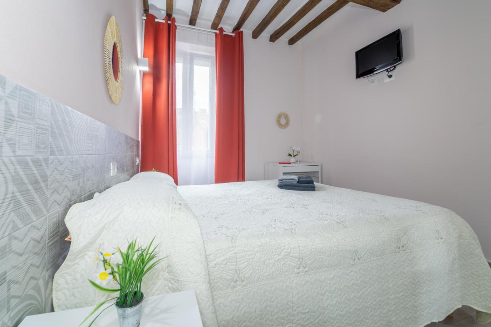 Standard Double or Twin Room photo 1