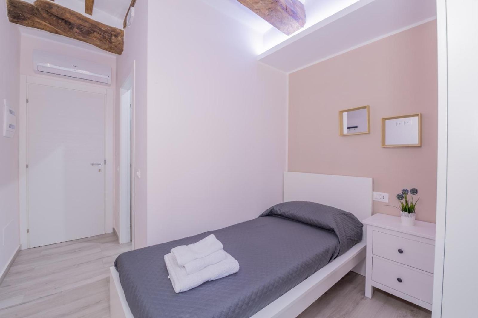 Single Room photo 3