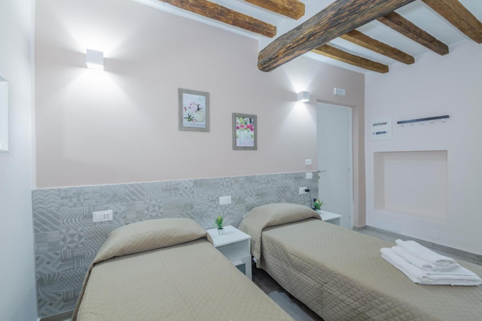 Double or Twin Room with Private Bathroom photo 3