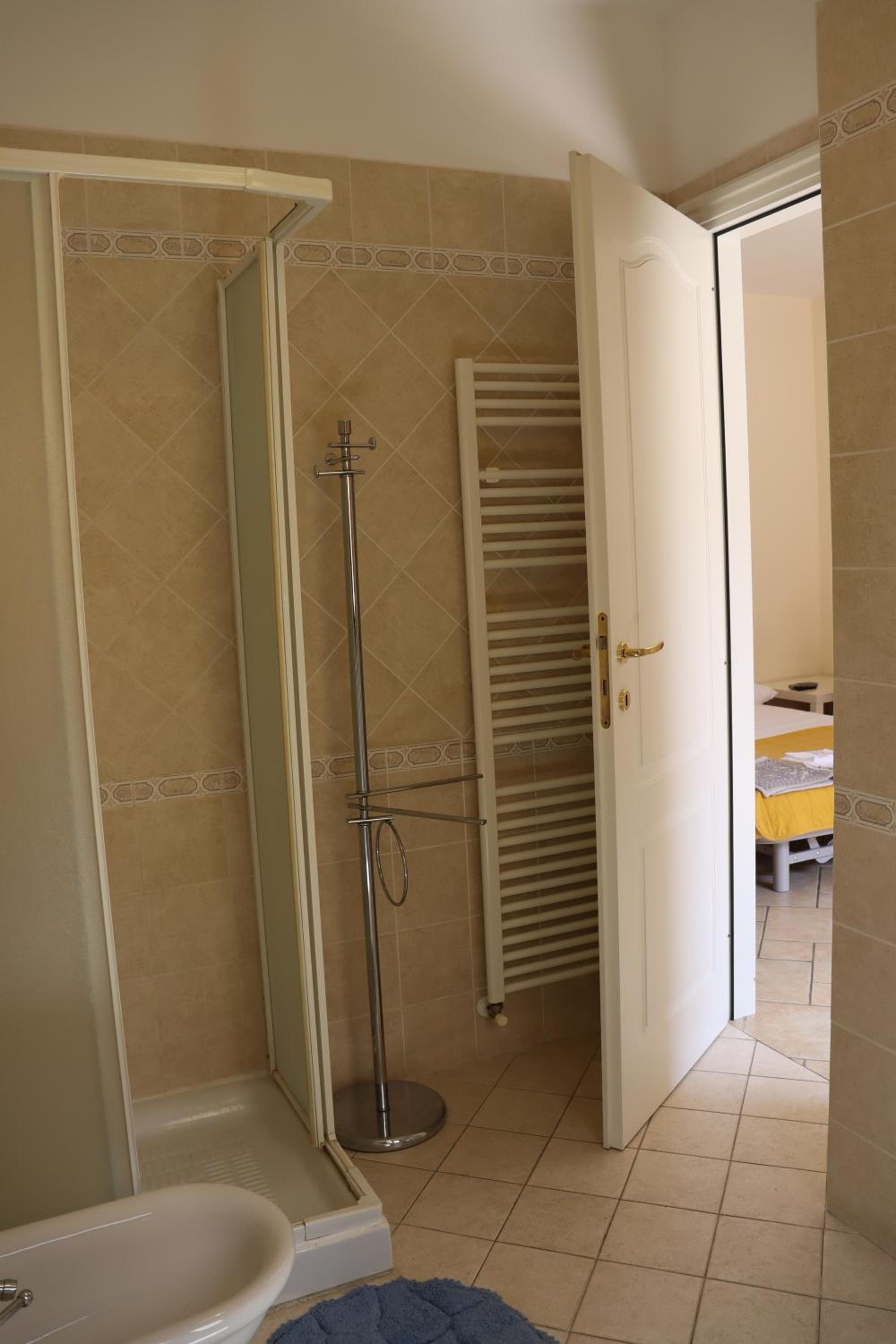 One-Bedroom House - Photo 12