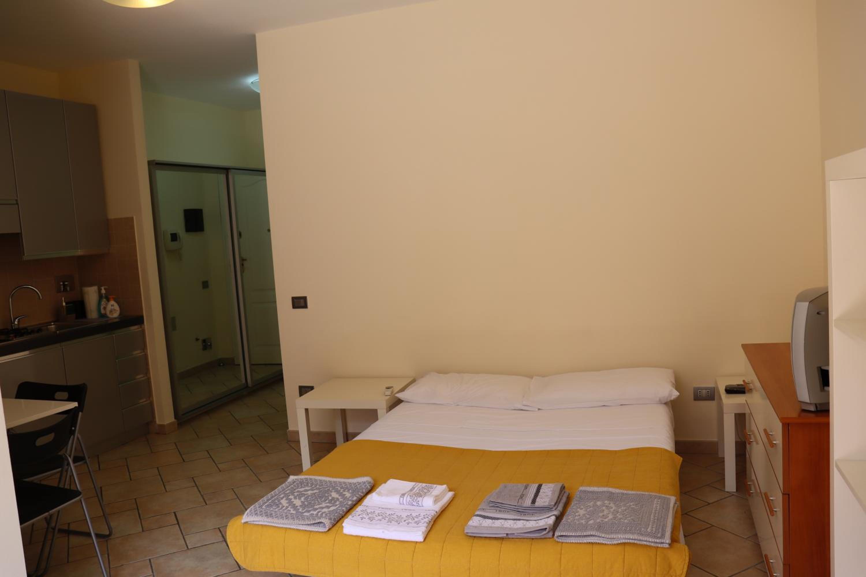 One-Bedroom House - Photo 3