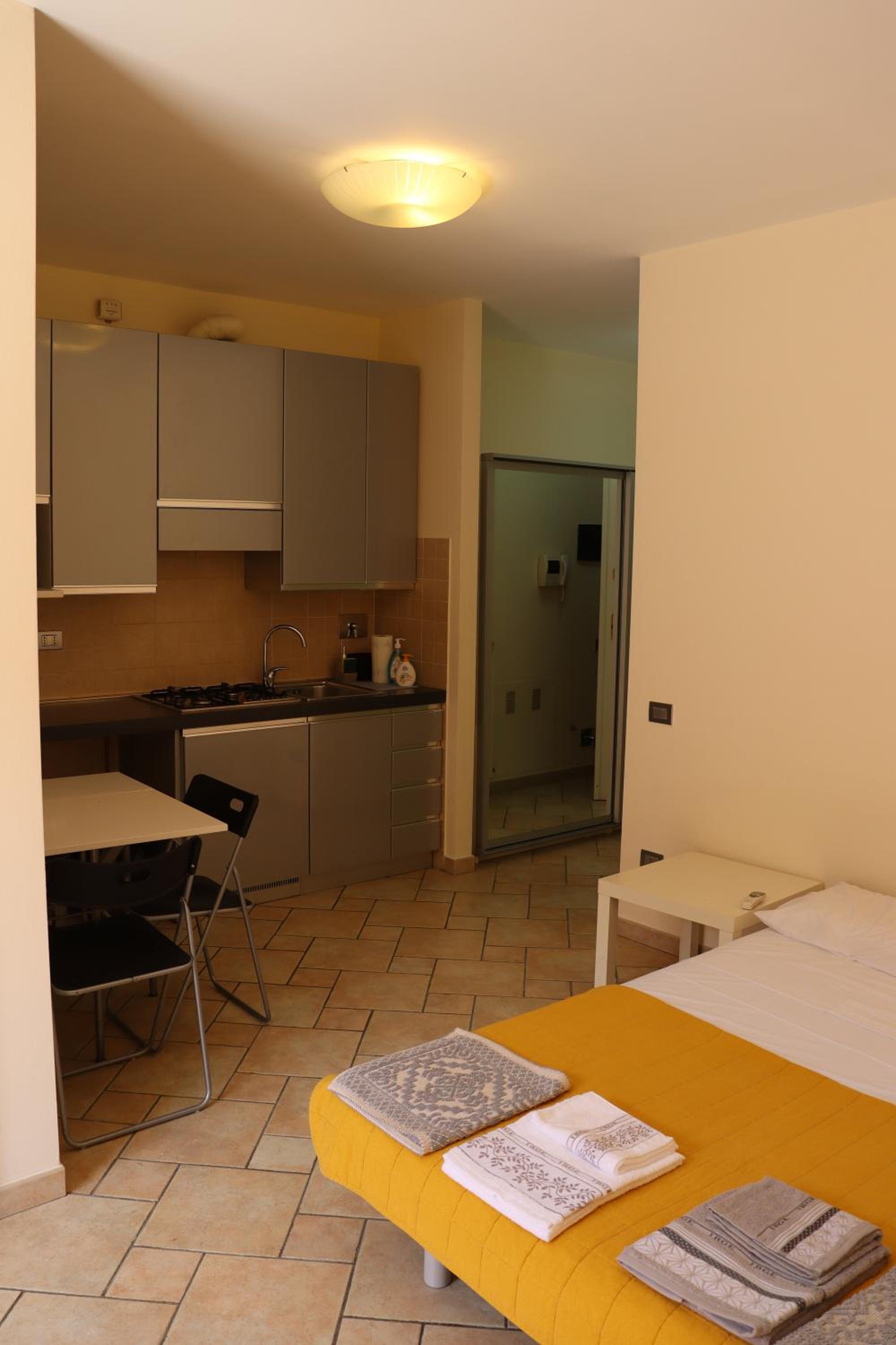 One-Bedroom House - Photo 7