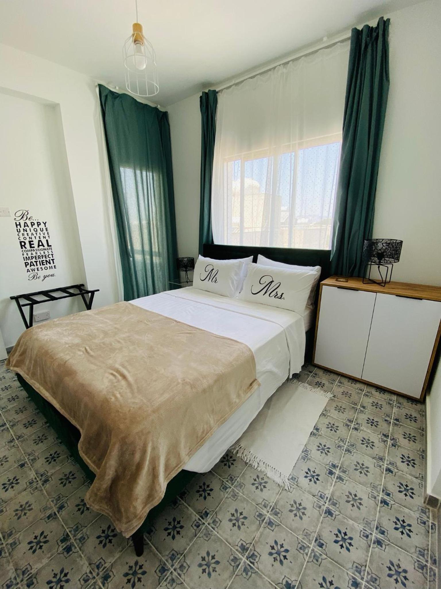 One-Bedroom Apartment - Photo 1