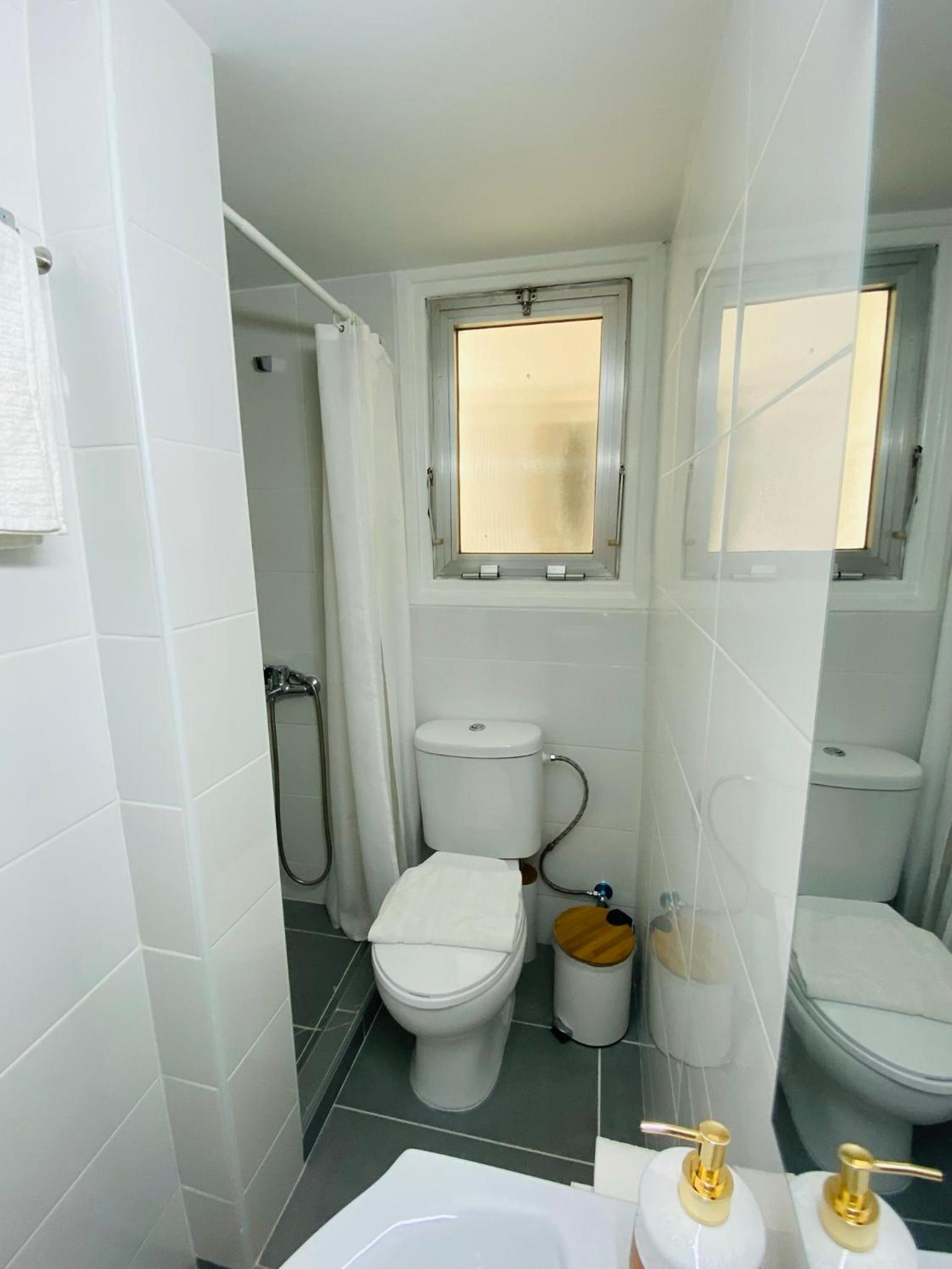 One-Bedroom Apartment - Photo 3