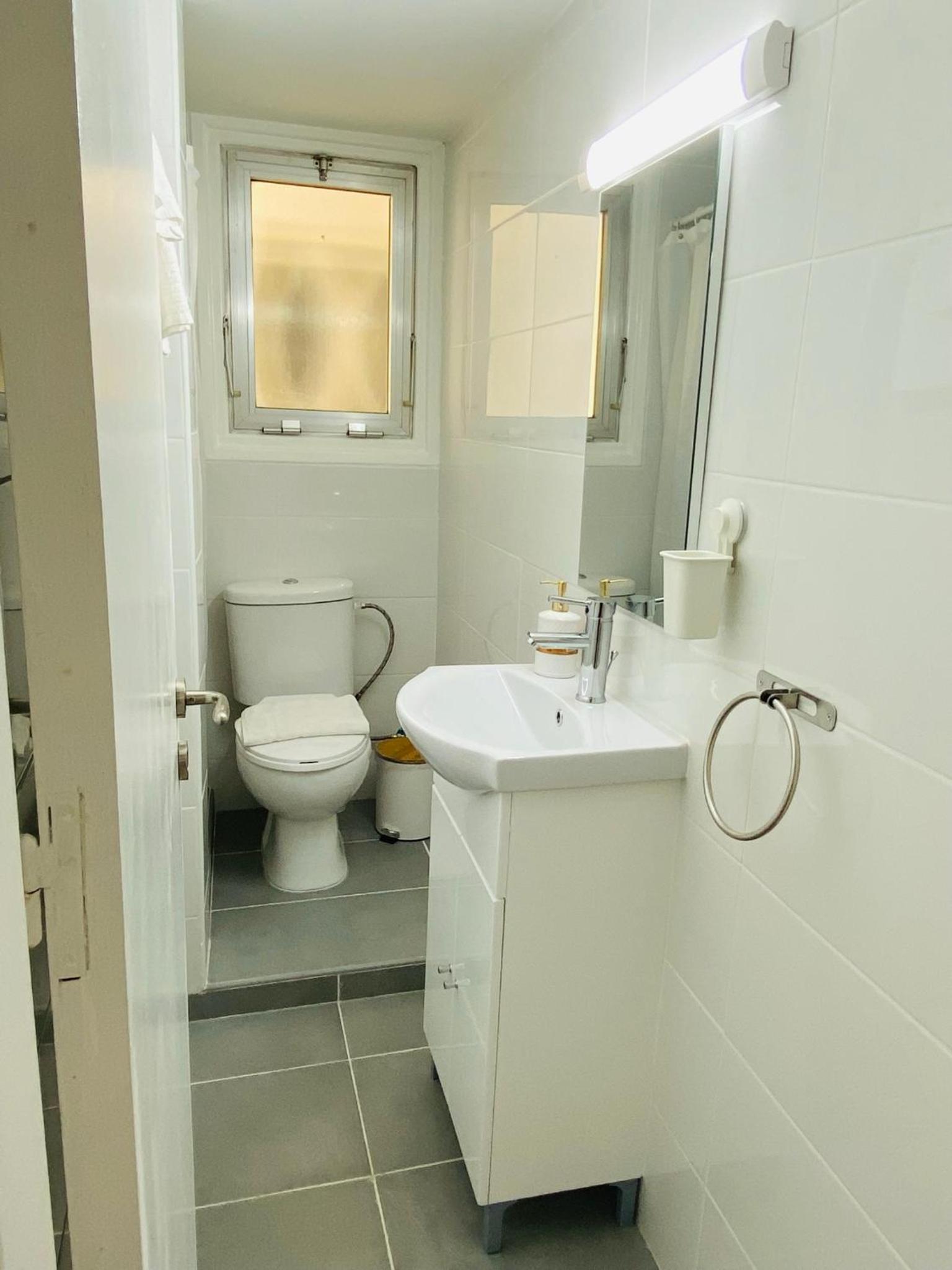 One-Bedroom Apartment - Photo 5