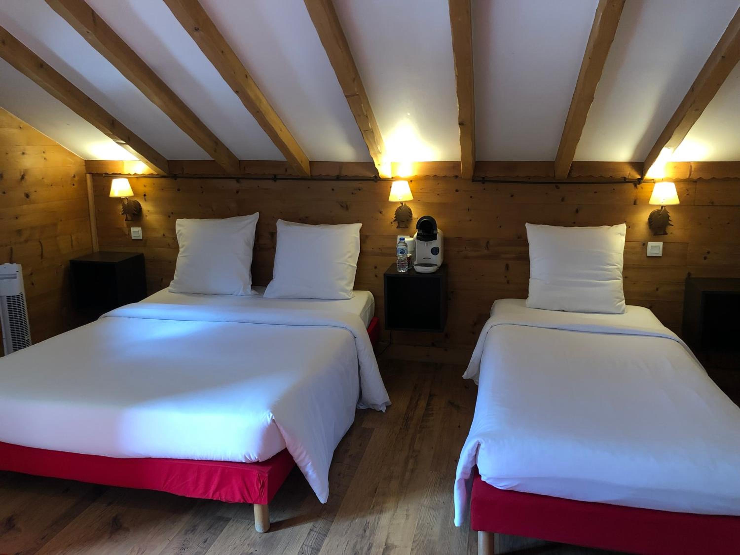 Triple Room with Balcony Mont Blanc side photo 3
