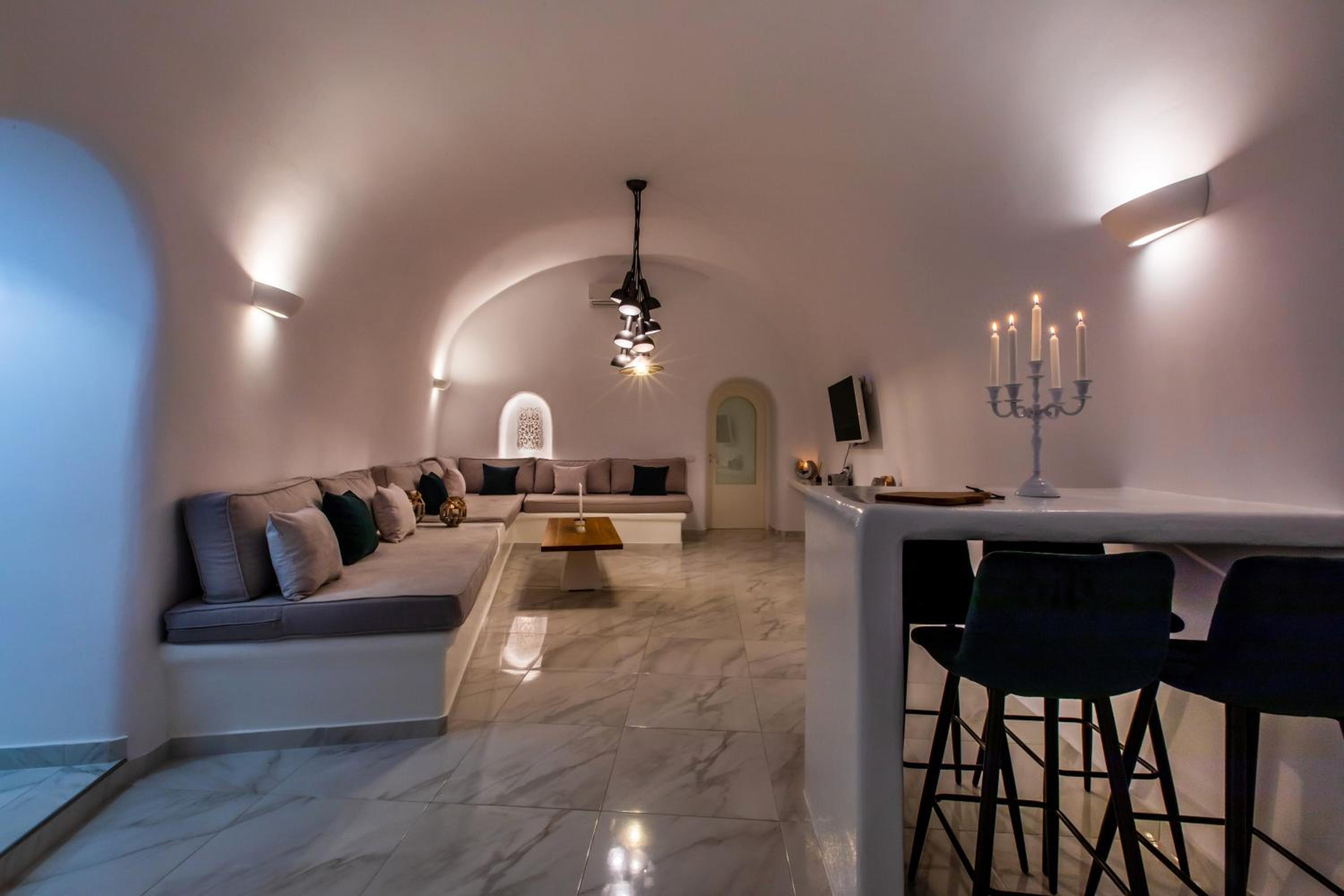 Deluxe Villa with Private Pool and Caldera View photo 2