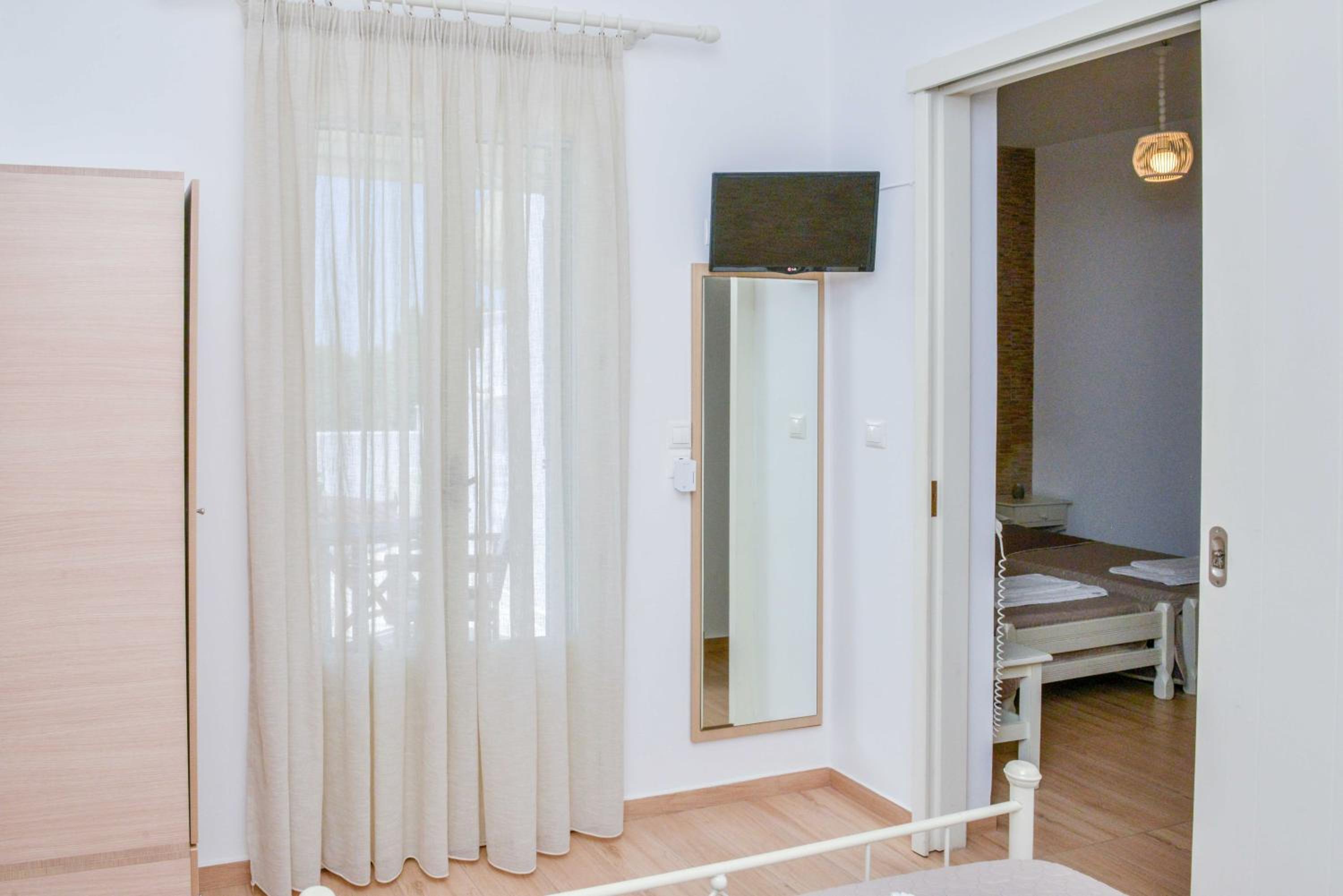 Apartment with Sea View - Photo 7