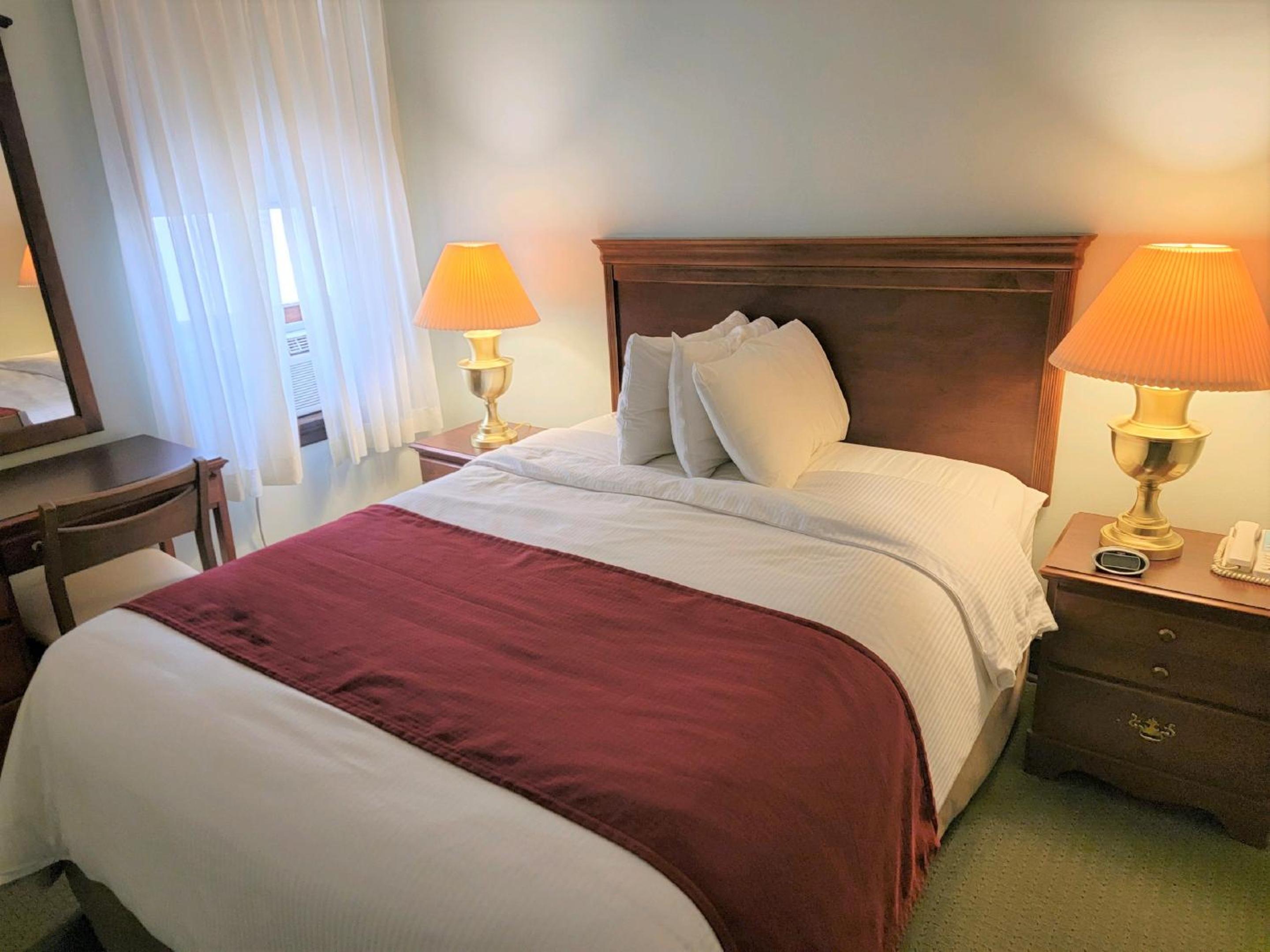 Two Bedrooms with Seating Area - Hotel