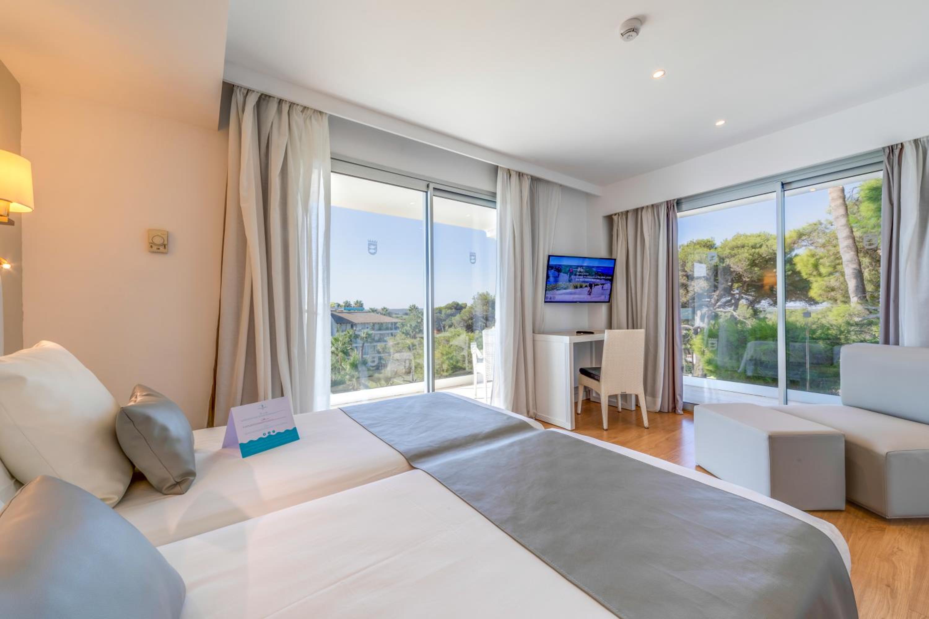 Suite Premium con Vista Parcial al Mar