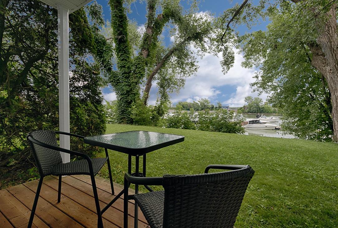 Superior Room with Two Queen Beds and River View (Pavillon Desmarais) photo 3