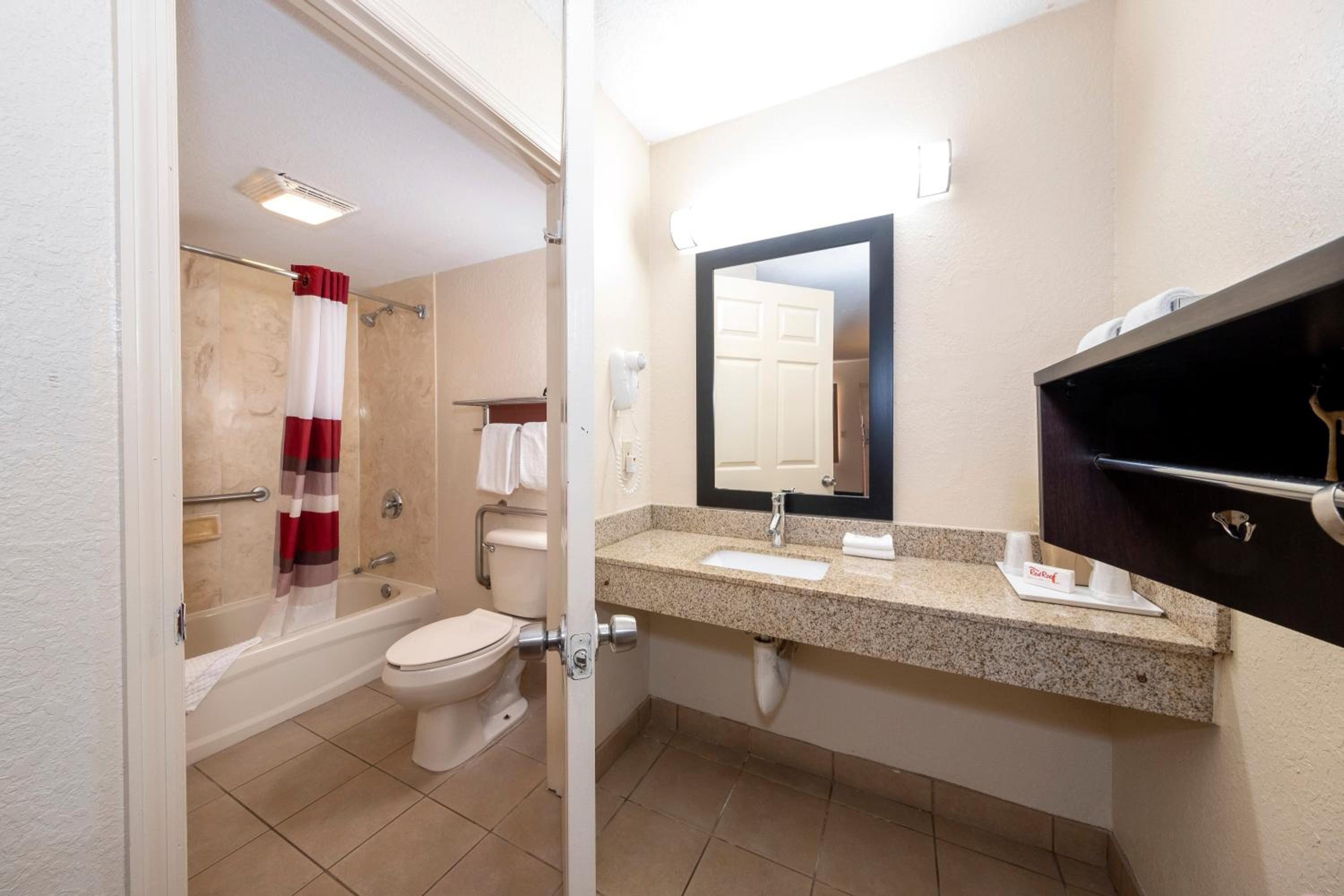 Deluxe Room with Two Double Beds Disability Access Non-Smoking - Photo 10