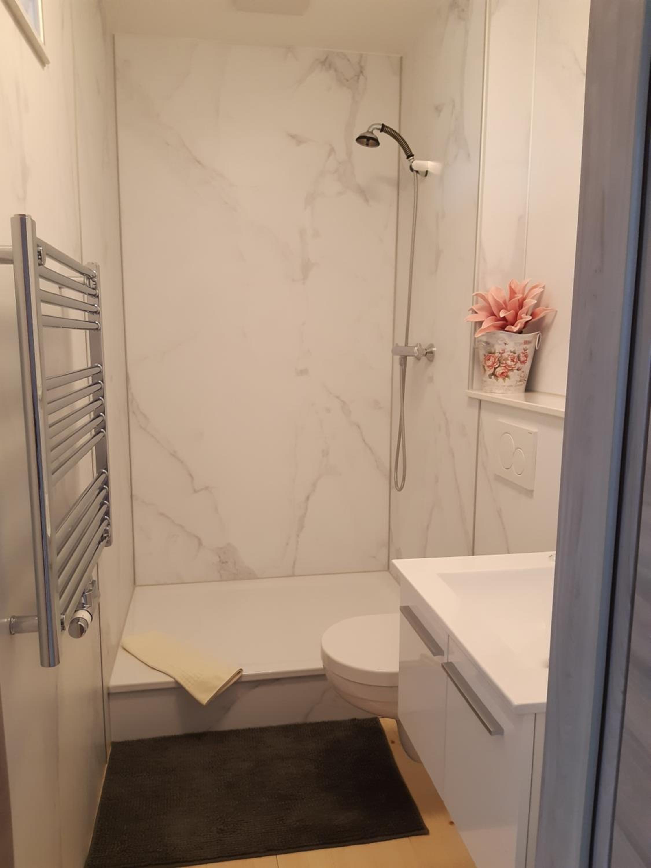 Twin Room with Bathroom photo 2