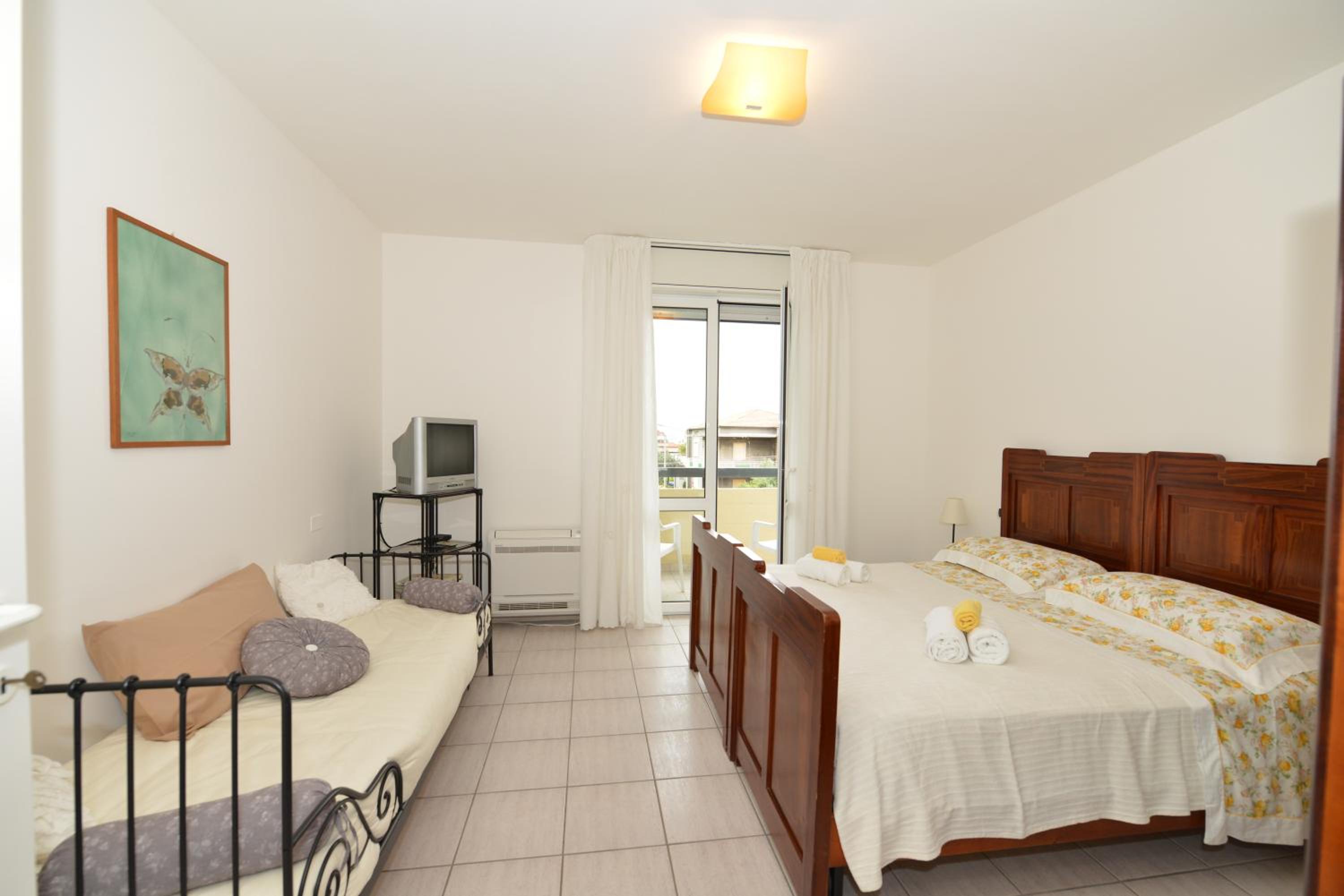 Triple Room with Balcony - Photo 3